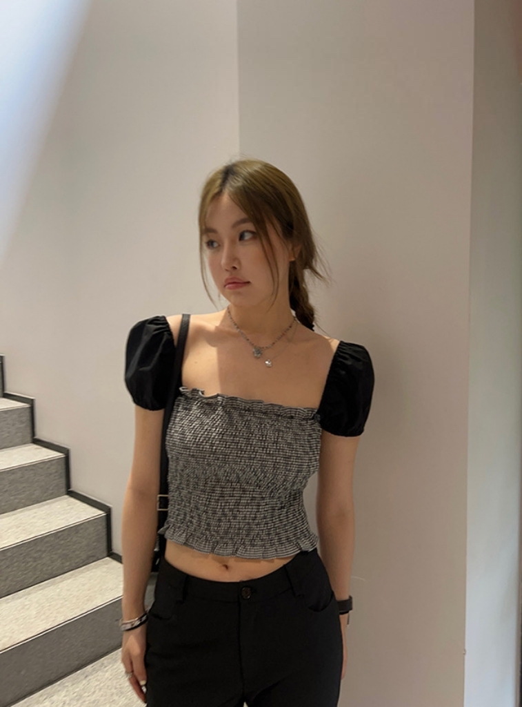Ruffled Puff Sleeves Top 法式泡泡袖褶皱小上衣 ( 2 colour )