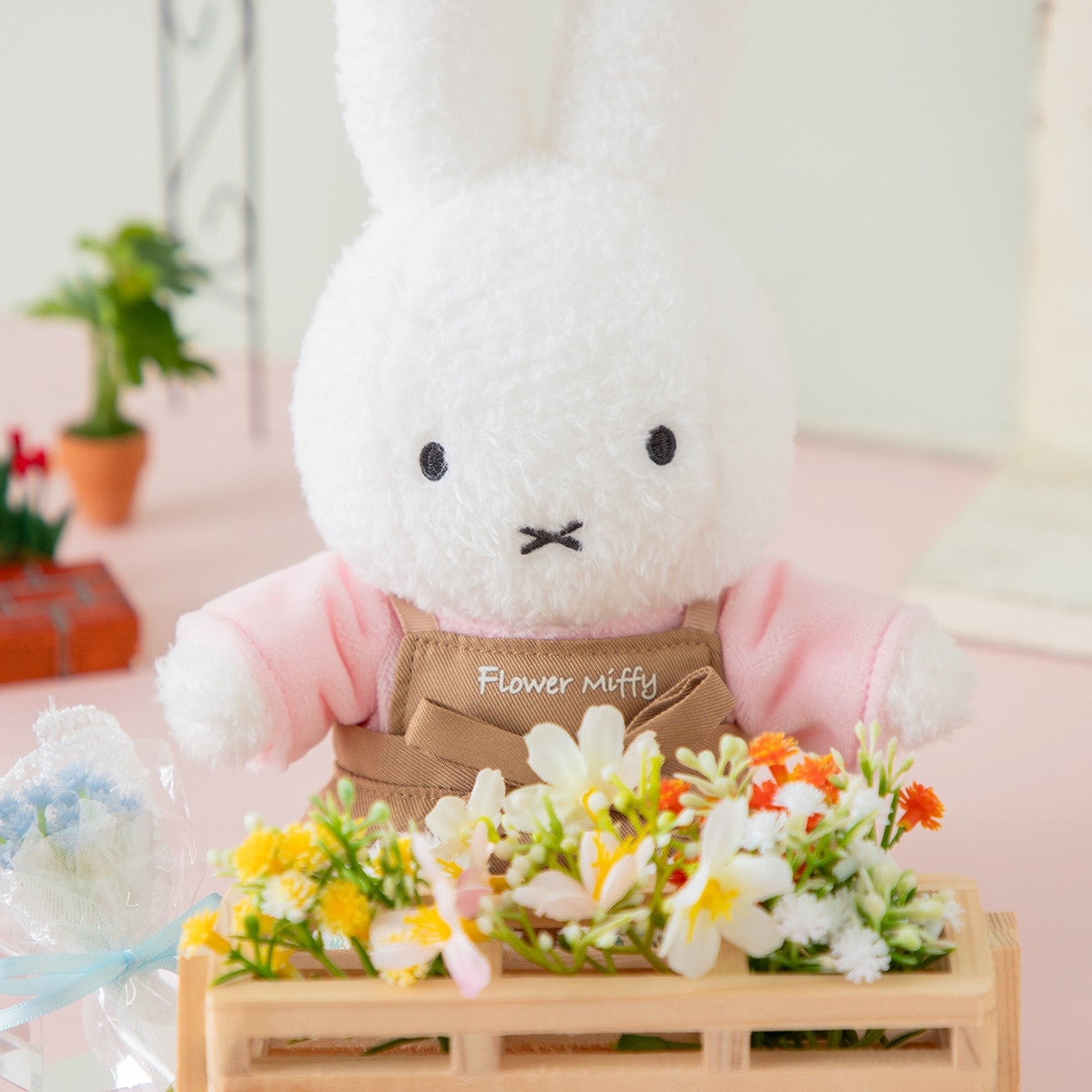 Flower Miffy 花藝師換衫公仔