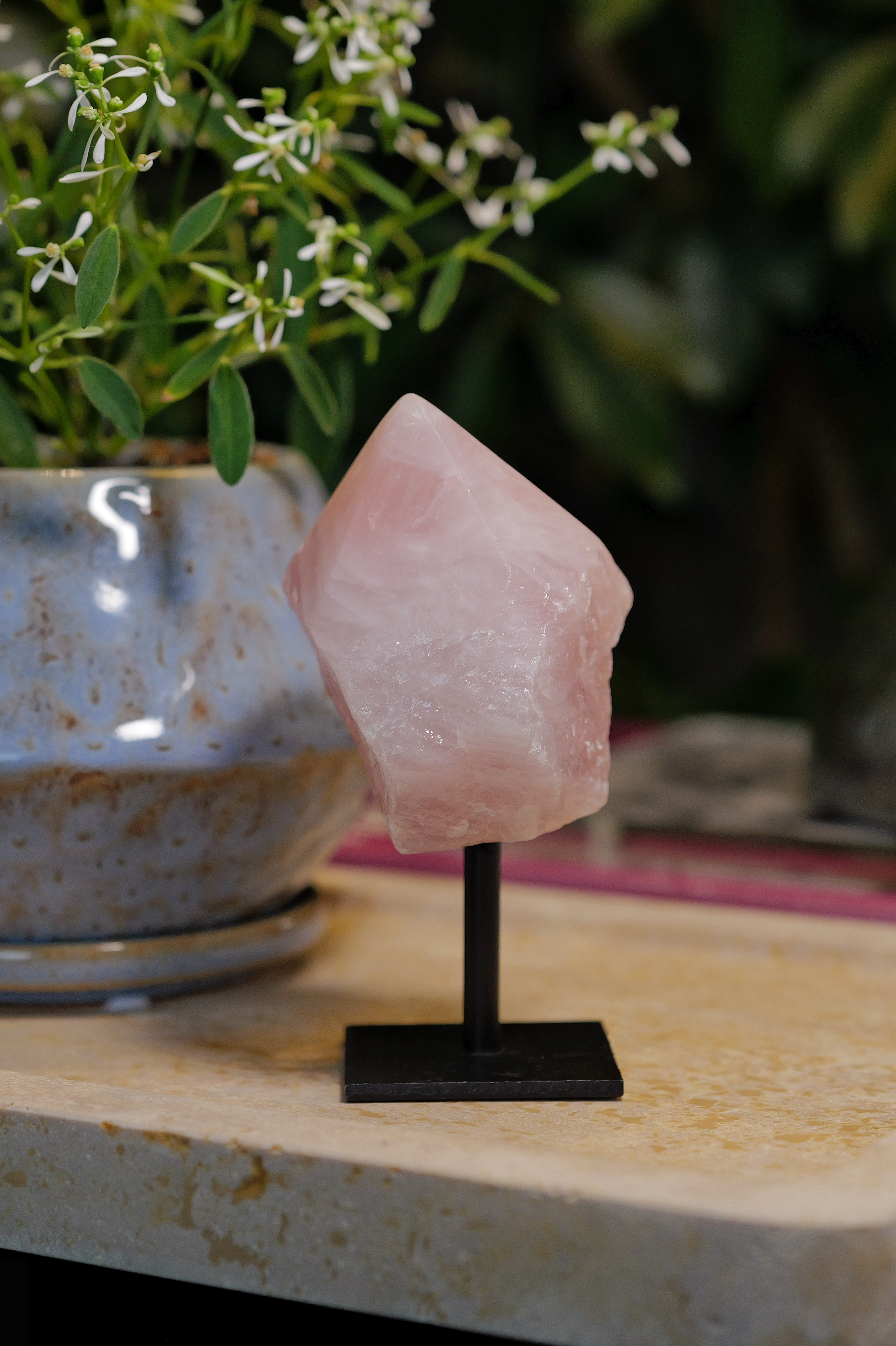 ༒11.2cm半打磨原石 粉水晶連托架擺件༒ RQ.8027C15G3JJ-RA30*ANN