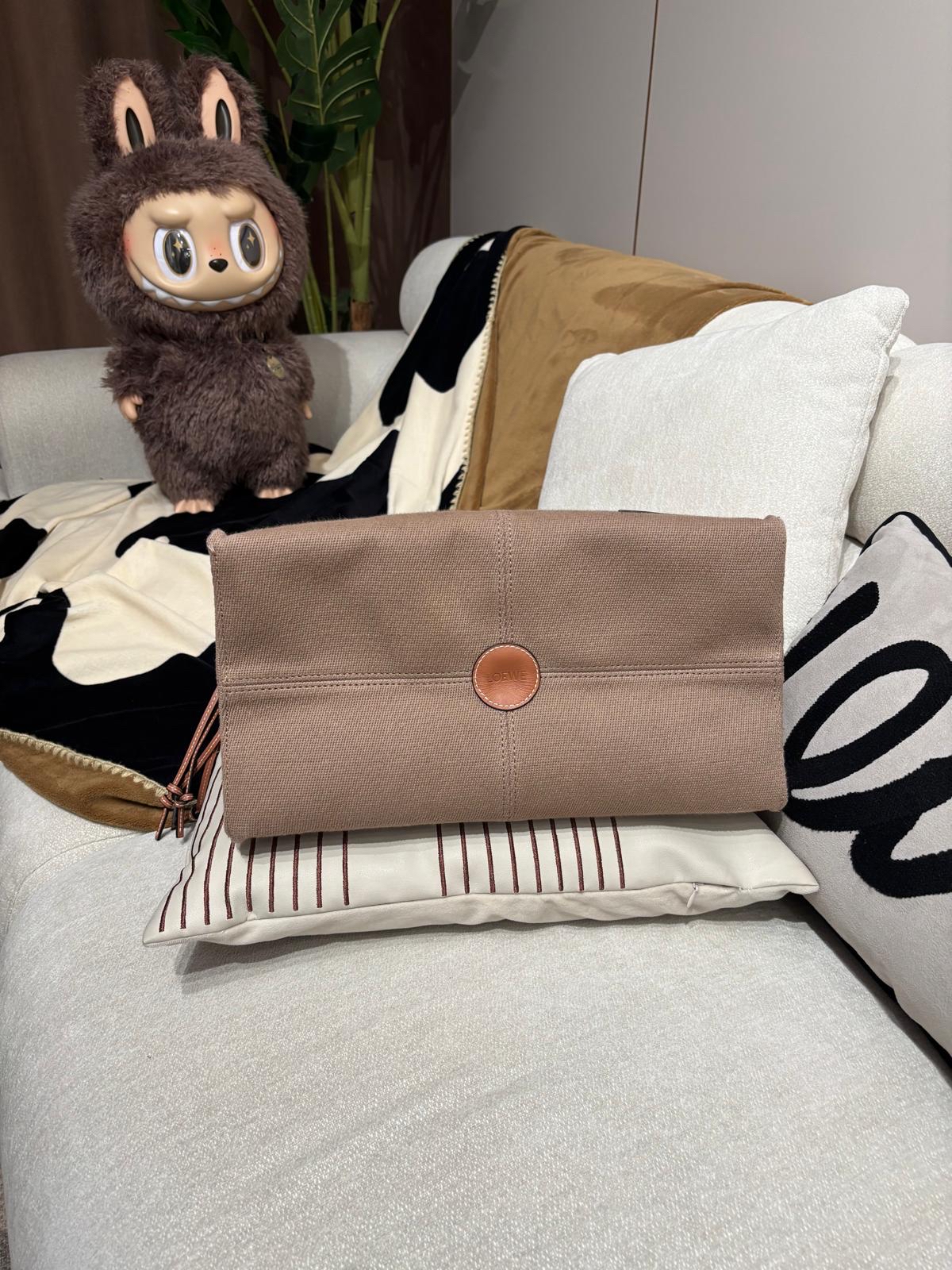 Loewe shoulder bag tote bag 100%Authentic,95%new✅dust bag 