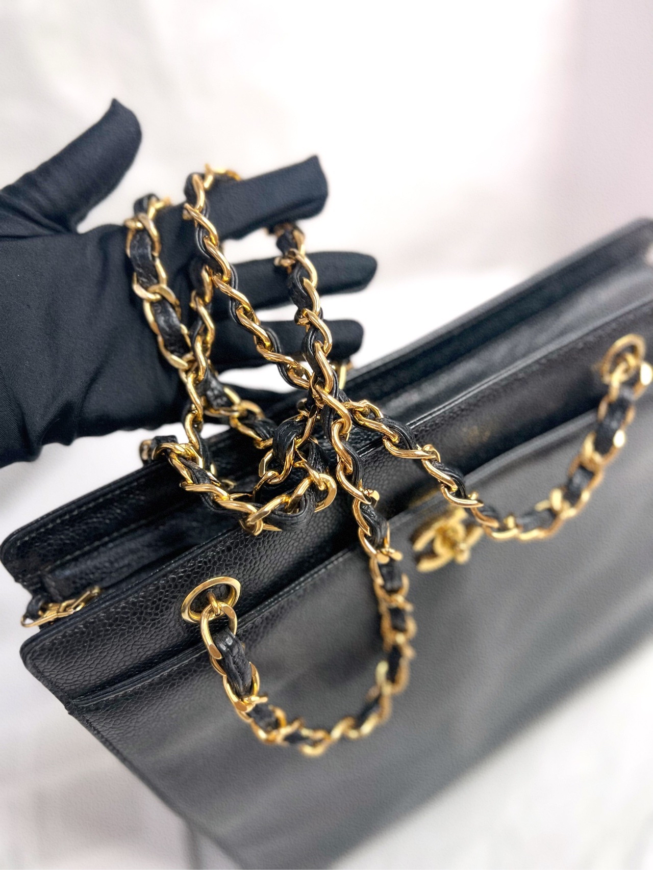 【預訂貨品】CHANEL 黑金魚子醬光面琴譜包