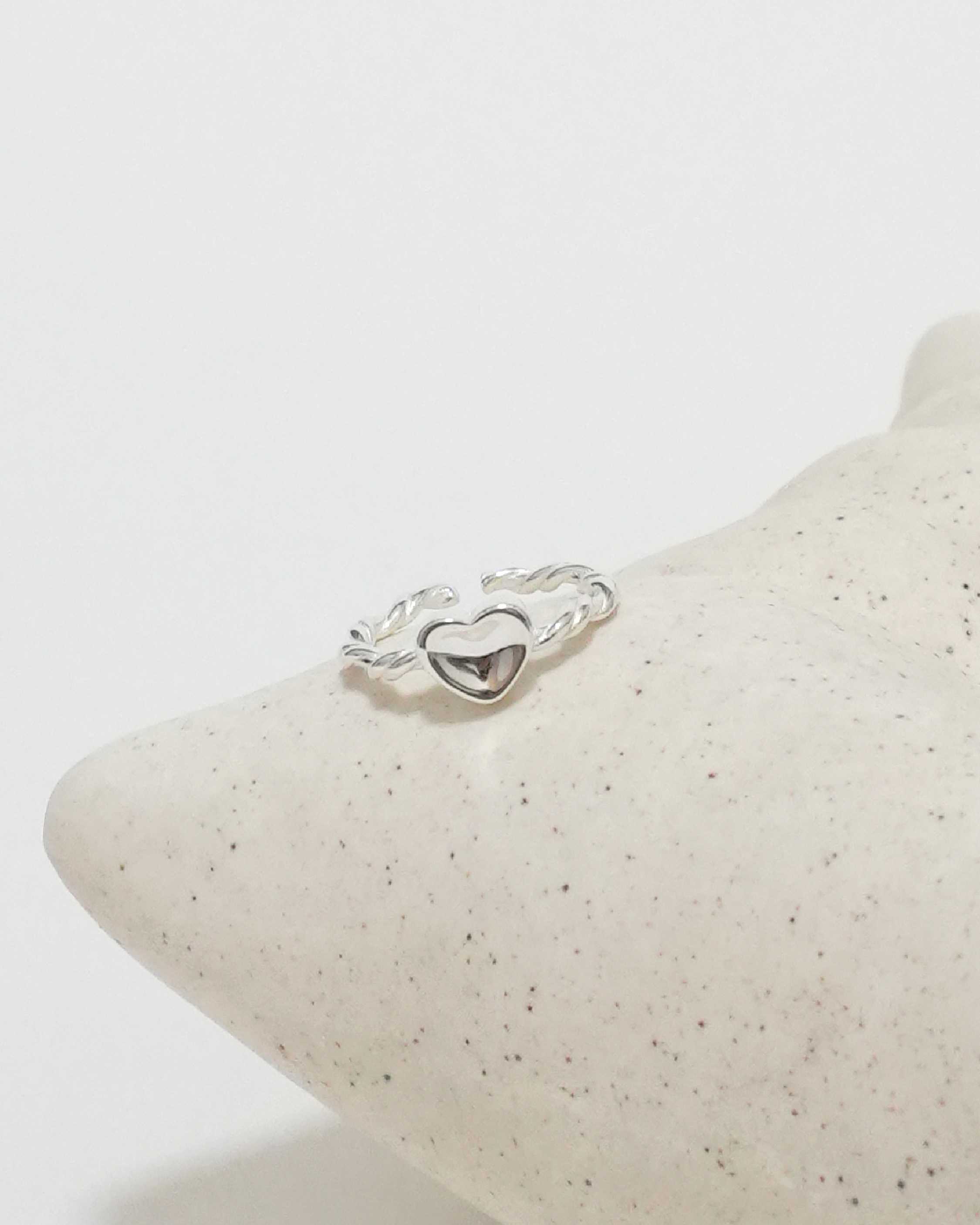 Dreamy Lace Heart Ring