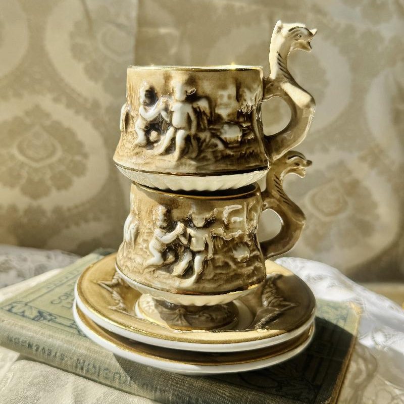 Rare! C.a. 1950s Italy R. Capodimonte Italy Raised Relief Cherubs Demitasse / Espresso Cup (MT2392)