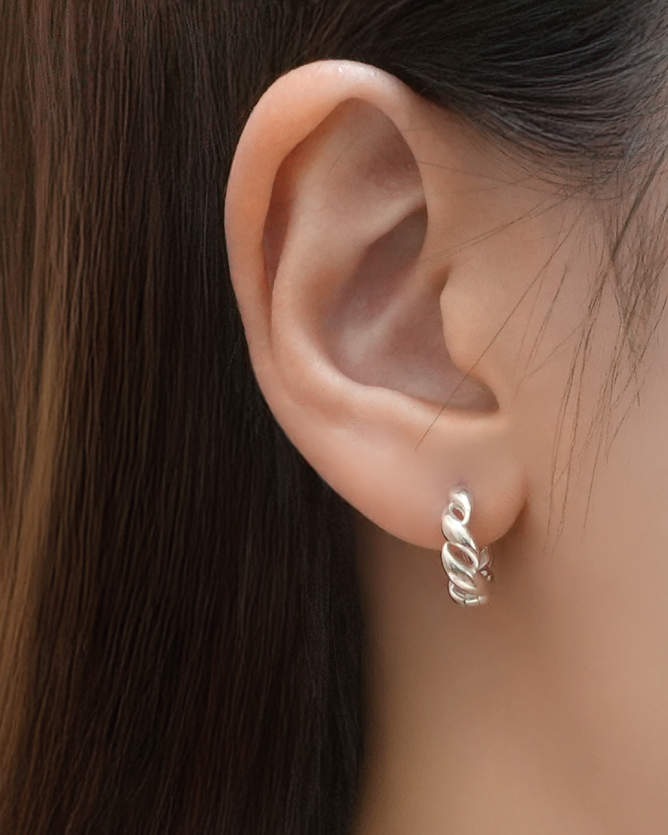 Pure Silhouette Twist Earrings