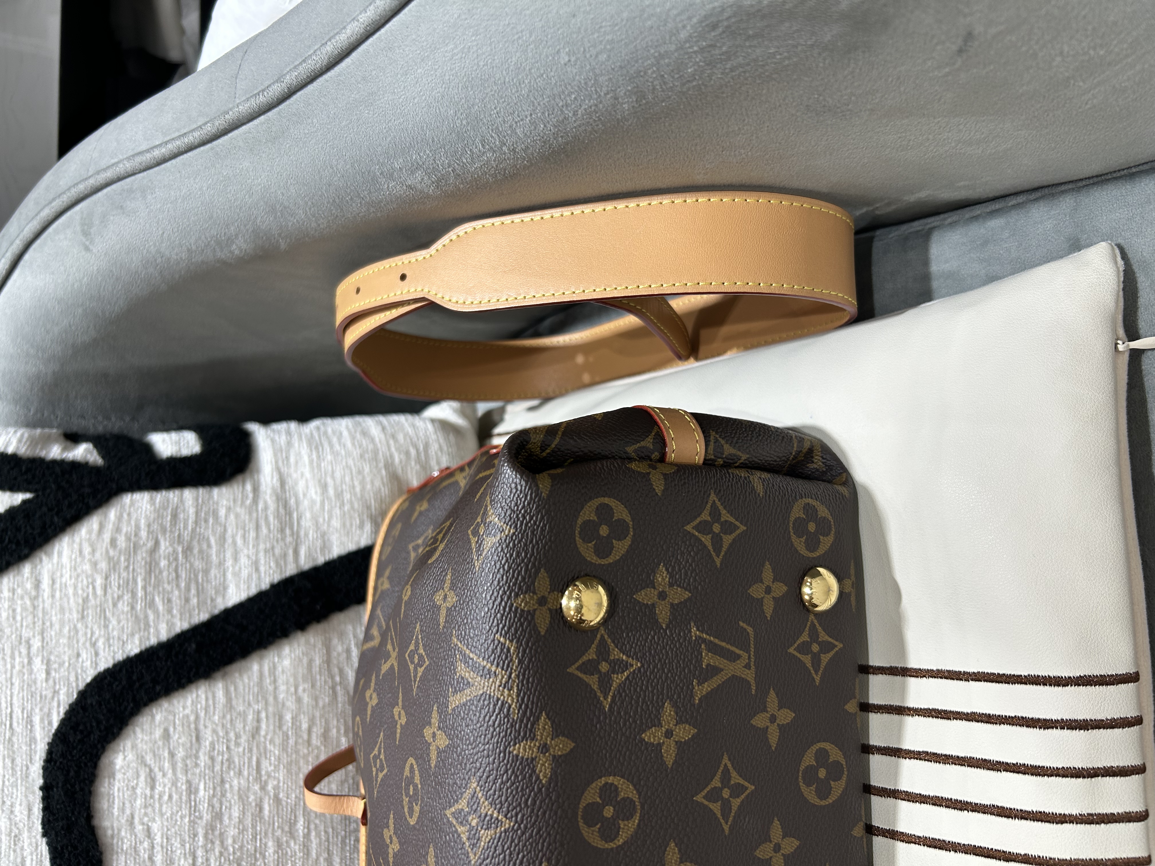 LV Carryall PM Monogram 100%Authentic, 99%New ✅Dust bag