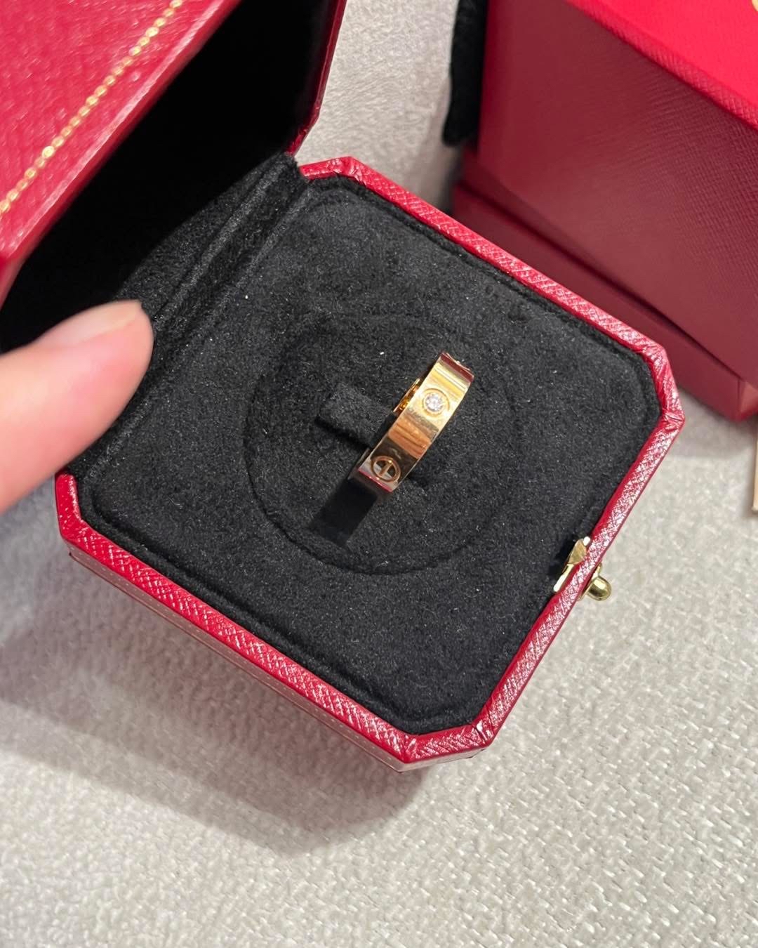 Cartier love ring with 3 diamonds 18k rose gold 玫瑰金戒指 size:58 100%Authentic, 95%new ✅證書✅Box