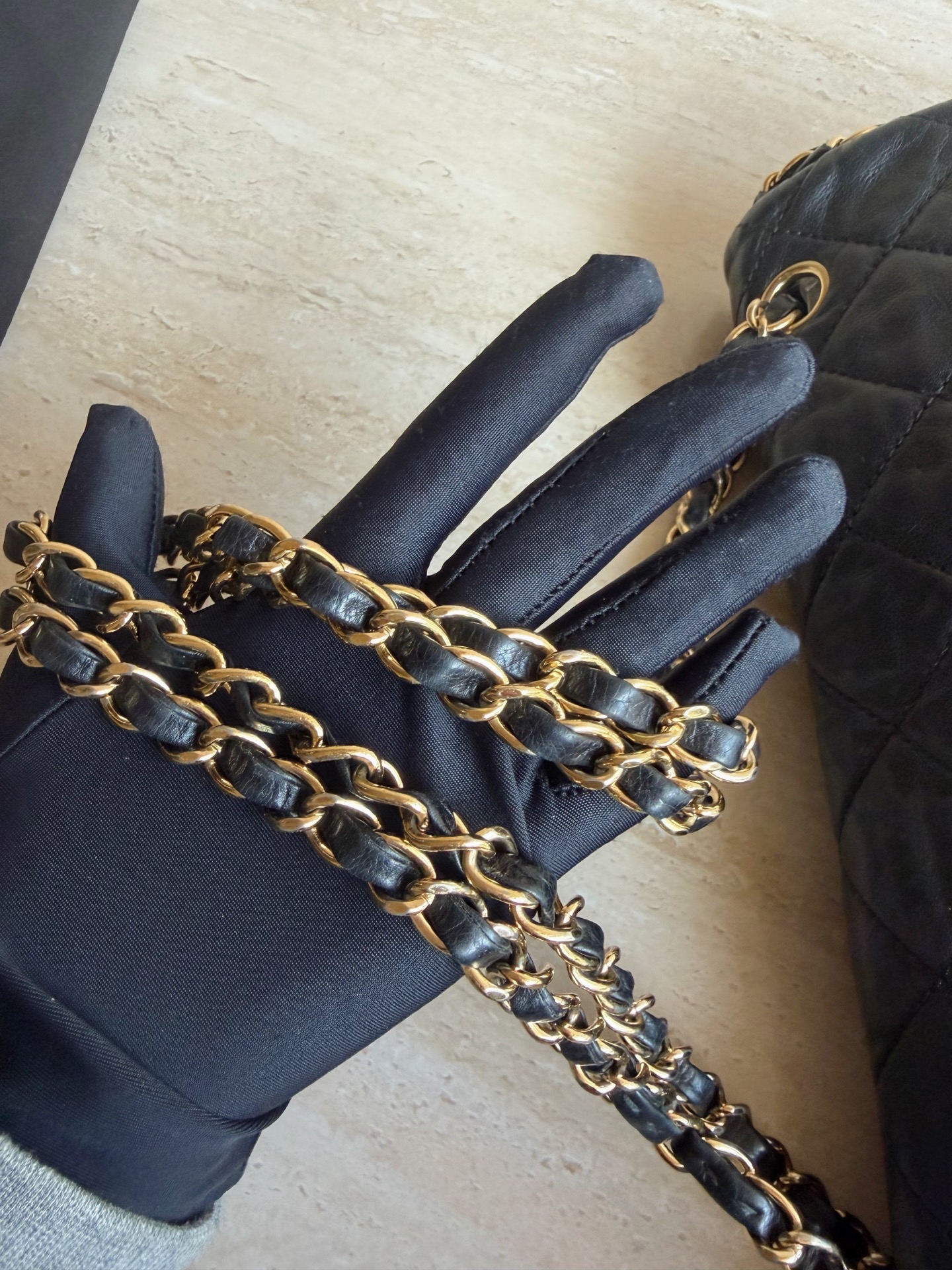 【預訂貨品】Chanel黑金滾邊牛皮腋下包 