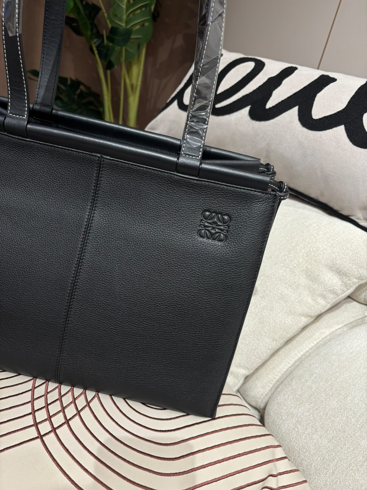 Loewe Cushion Tote Bag Black Calfskin 100%Authentic, 98%New ✅Dust bag