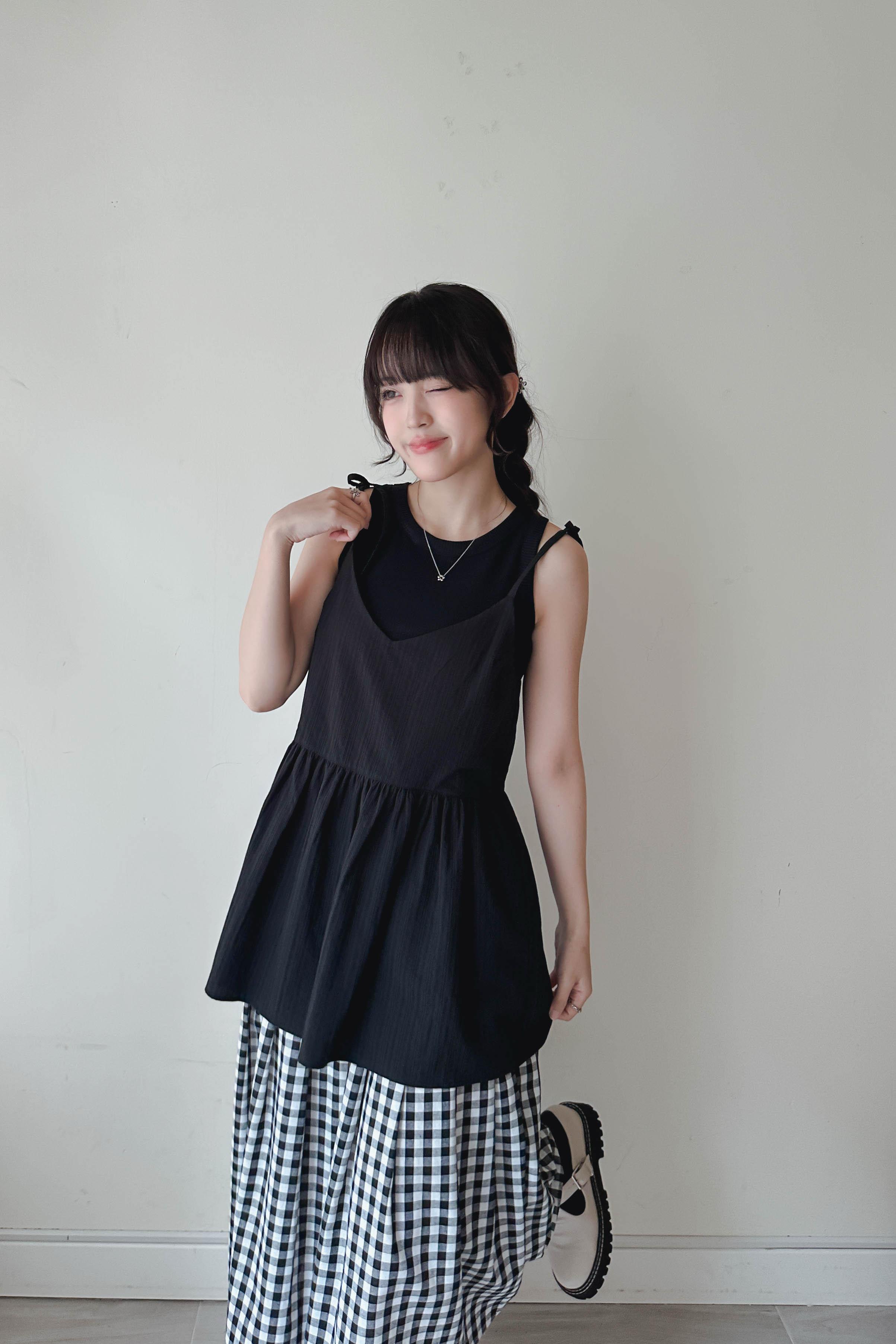 夏日女孩打褶格仔裙
