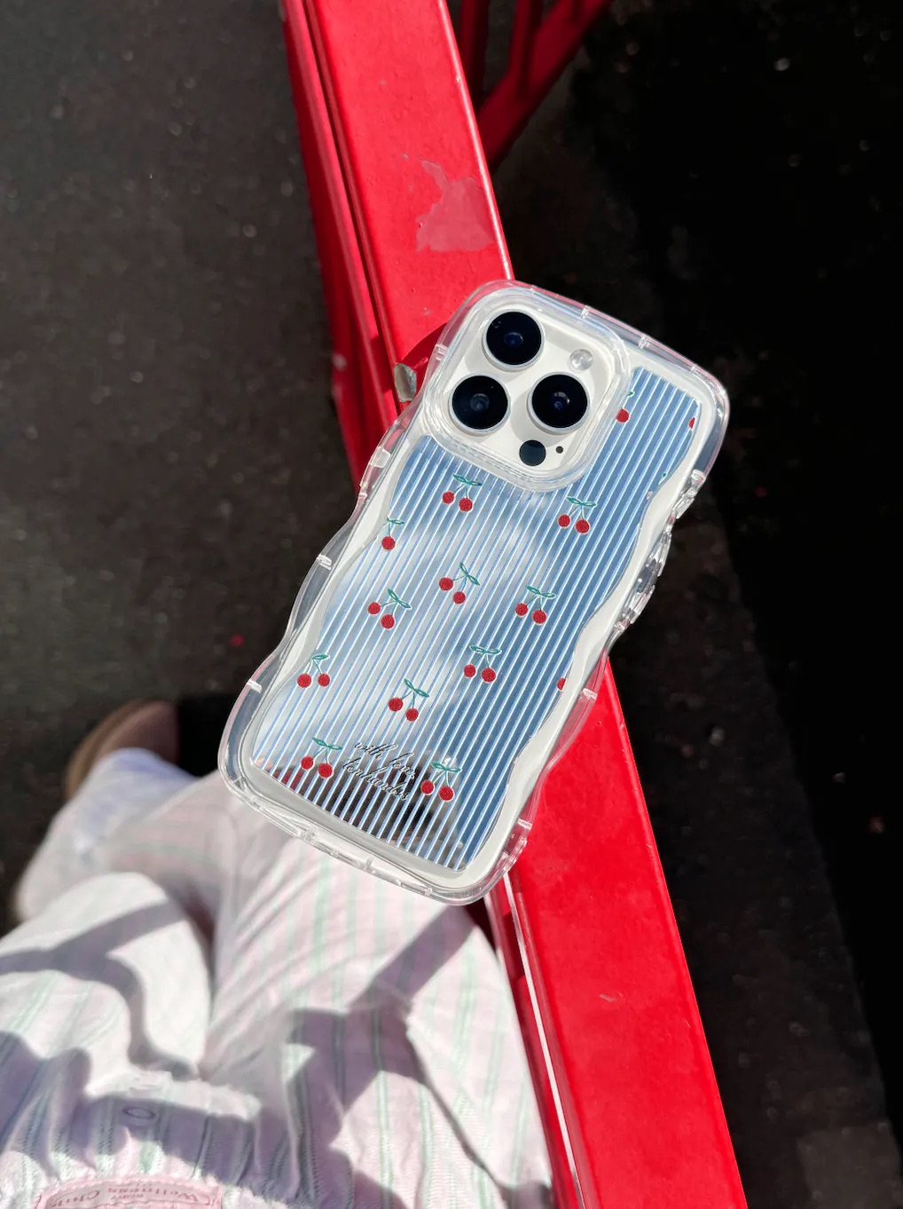 【Cherries in blue stripe】波浪邊框鏡面 iPhone Case