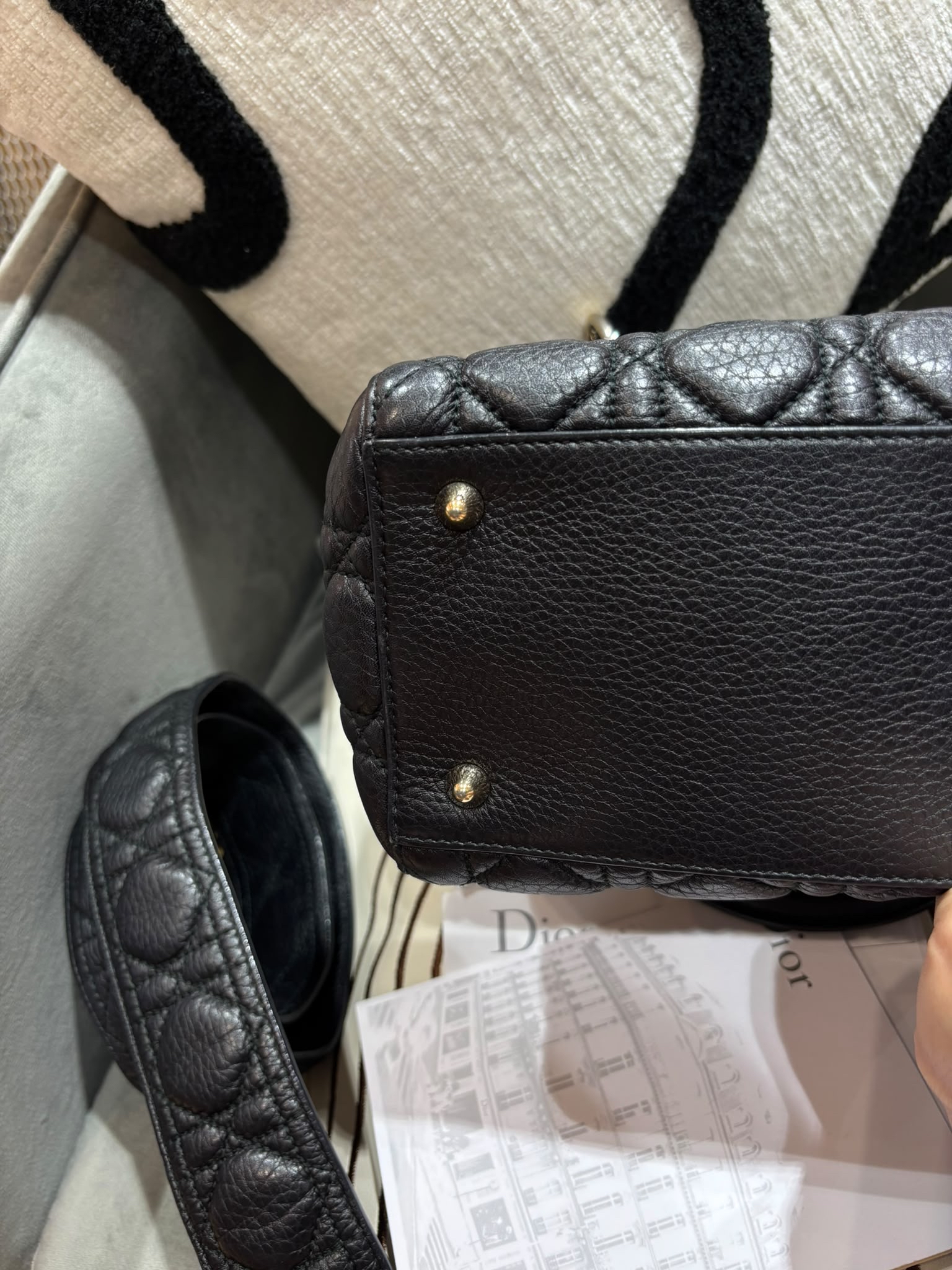 Dior Lady Dior Meidum 黑色牛皮 100%Authentic, 95%New ✅專門店收據18✅ certificate 證書 ✅Dust bag ✅Box