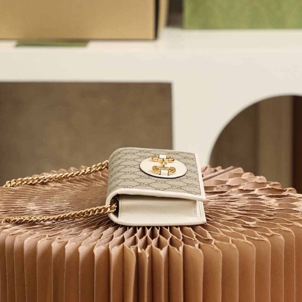 𝐇𝐨𝐫𝐬𝐞𝐛𝐢𝐭 𝐖𝐨𝐜 #621892# 全铜五金原厂皮 ☑️尺寸：19*10*3𝙘𝙢 这是一款复古又休闲的百变王牌 一包多用法 绝绝子 零钱包👛 手包👜 斜挎包 全部满足你日常使用！ 小包可以随时变成钱包多变用法， 轻松容纳手机plus/银行卡 内设分层结构 使用更方便， 颜值率也是爆棚的那种，超级好看！ 喜欢这种小包的小姐妹，赶紧安排起来🌟