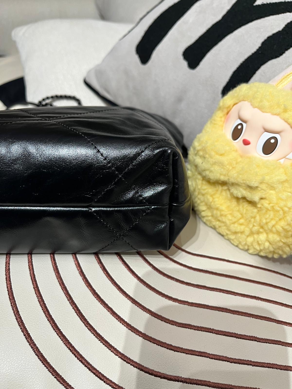 Chanel 22 mini so black calfskin  100%Authentic ,95%new ✅chip✅dust bag✅box