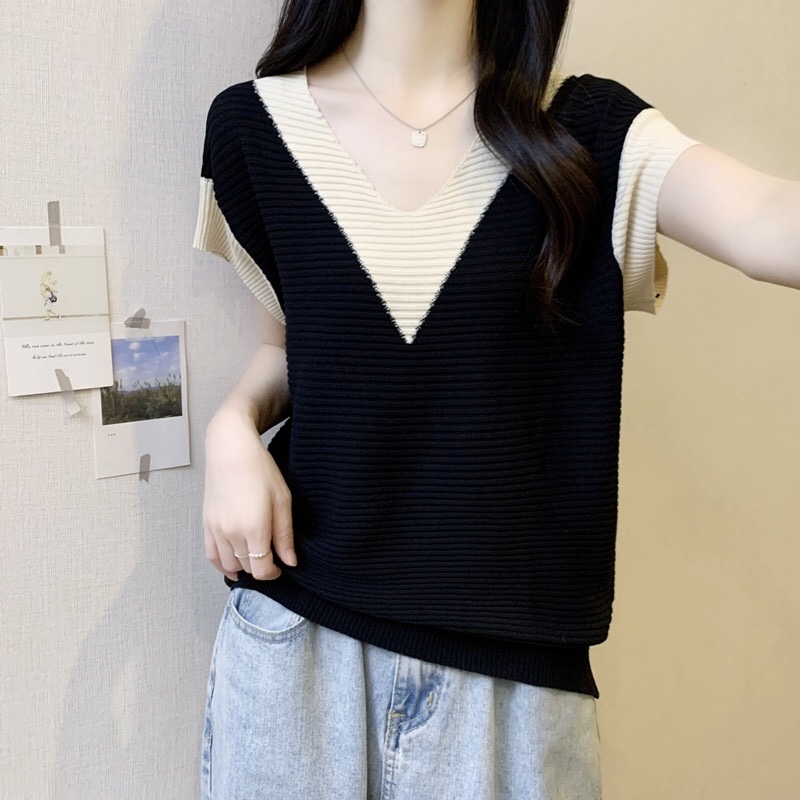 B102(1001) 韩版减龄拼大V撞色边领与袖黑针织上衣