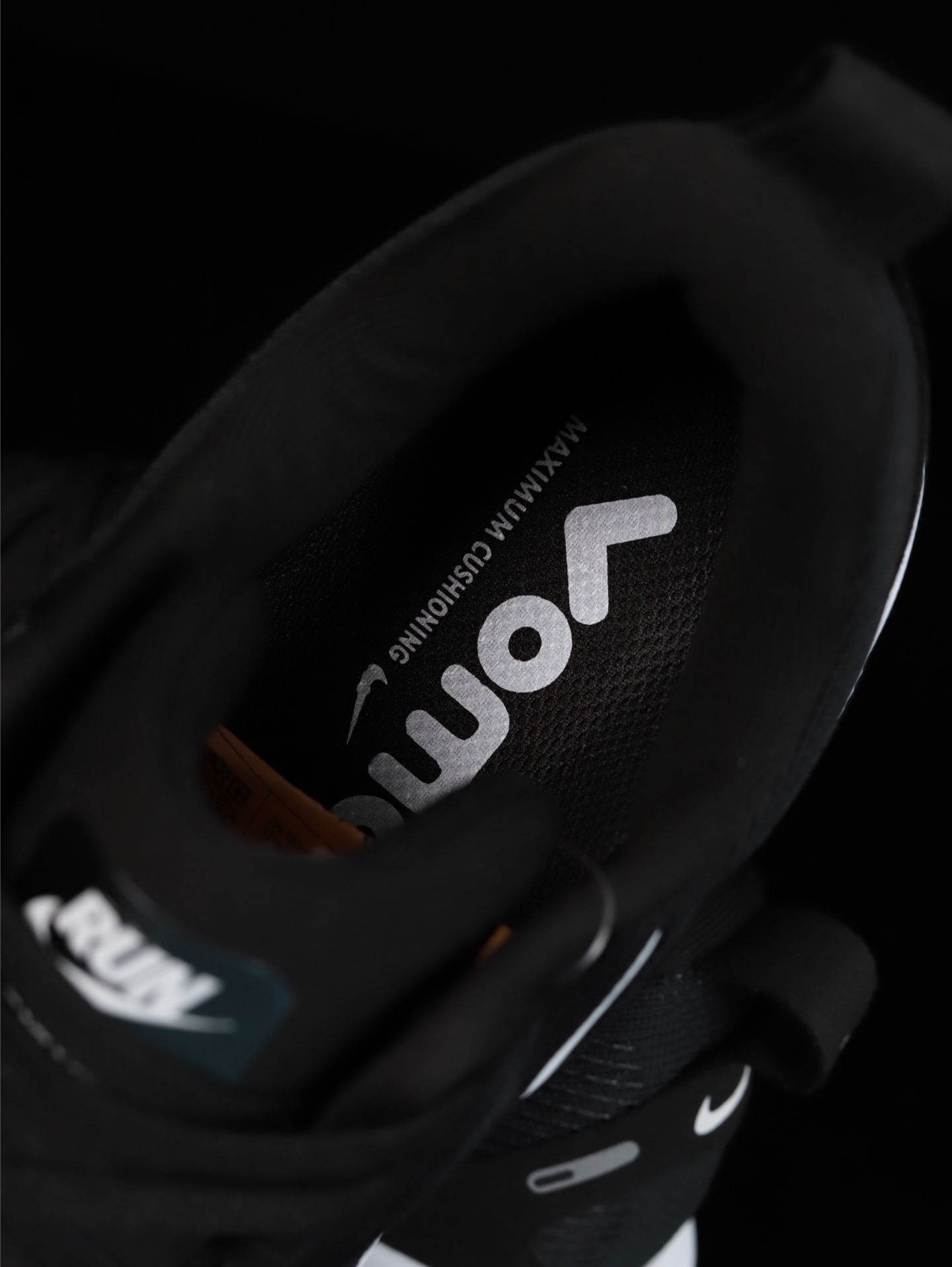 Nike Vomero 18 HM6803-007