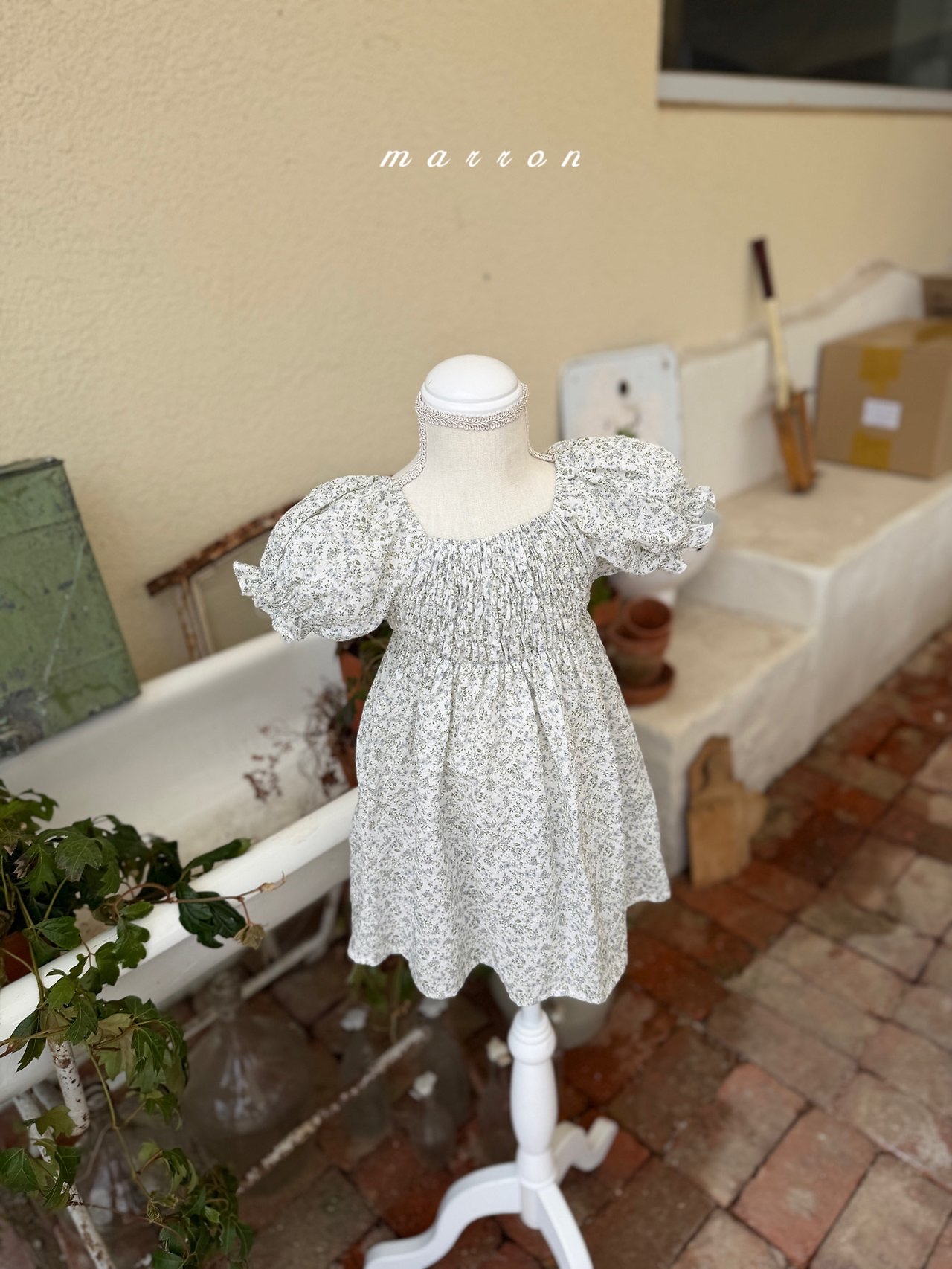 ☀️預訂 韓國直送☀️🇰🇷Marron兩色花卉束胸泡泡袖連身裙