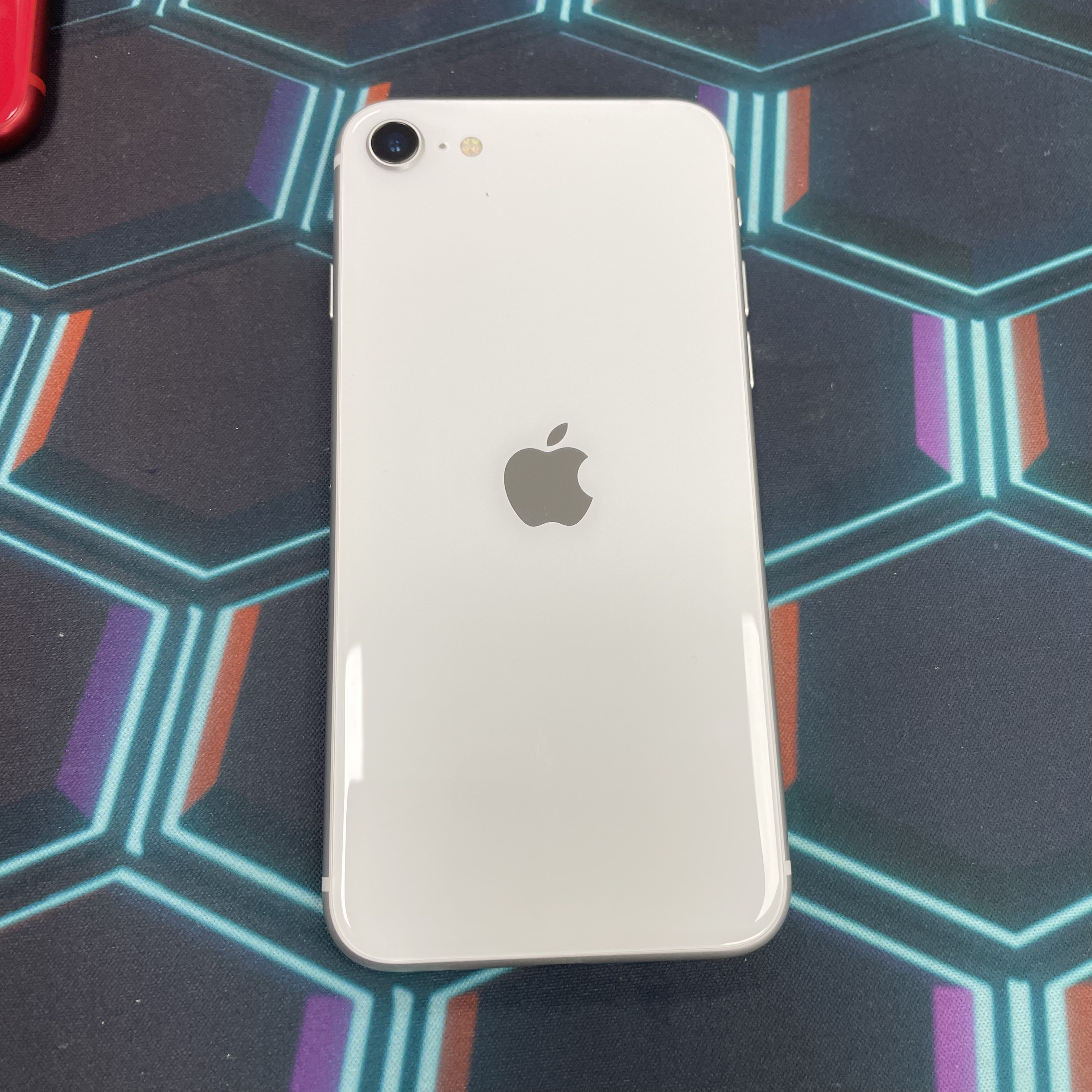 *7012 SE 2 勁靚機 128GB 電85 白色 white
