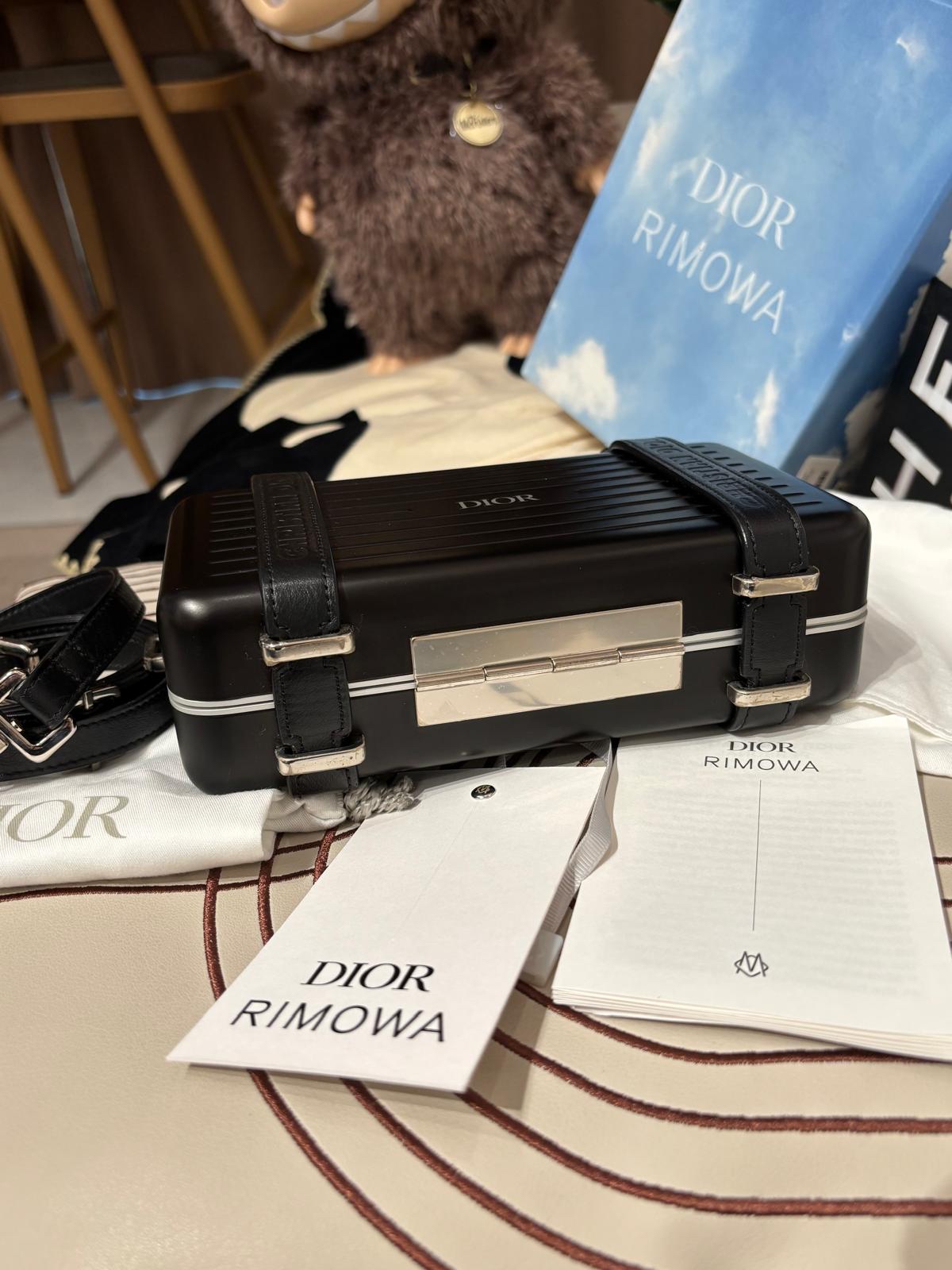 Dior x rimowa personal clutch on strap 100%Authentic ,98%new ✅tap card ✅strap✅dust bag ✅box
