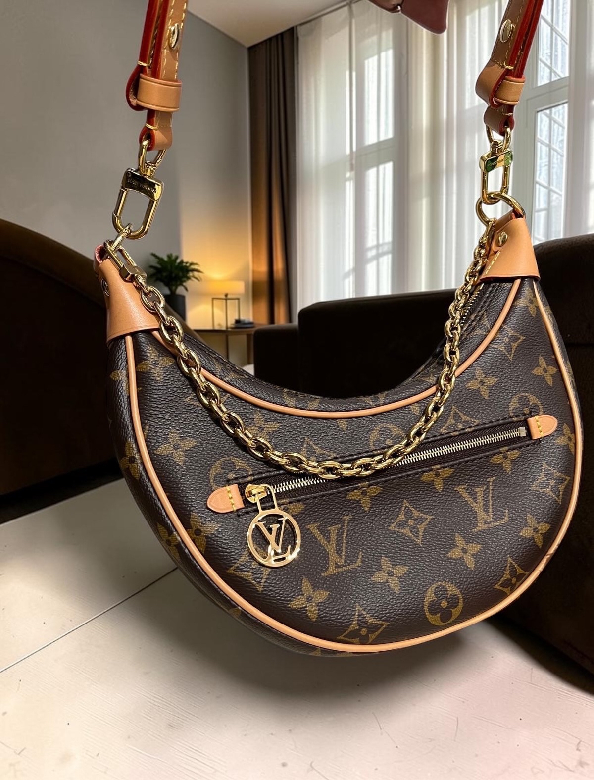 Lv loop hobo monogram M81098 ,100%Authentic, 98%new ✅Dust bag✅Box