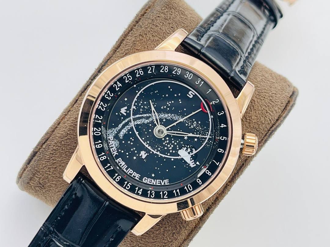 V4升级版 市场最高版本 功能跟正品一样 百达.翡丽星空升级终极版！升级细节： 1⃣️做到了跟正品满天星自动转的功能！ 2⃣️升级日历的排法和正品一样的顺序！ 3⃣️直径42毫米，厚度11毫米！ 4⃣️最大亮点：百达.翡丽星空里的月亮会根据天空上的月亮变化而变化！根据天空上的月圆月缺搬（初一月弯弯初十五月圆）到手表上了！