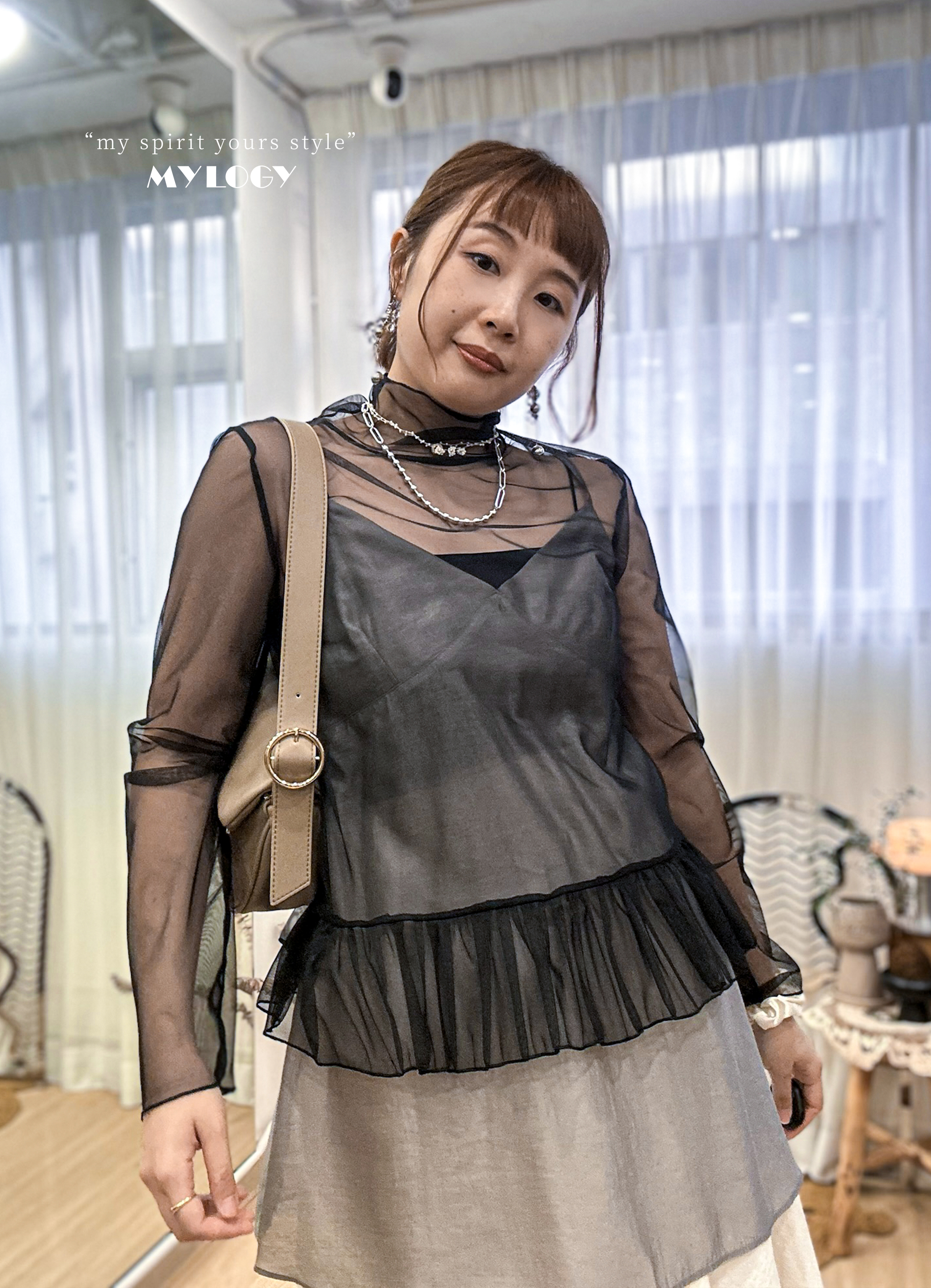 造型輕盈呼吸術～高領薄紗裙擺罩衫 NK0002