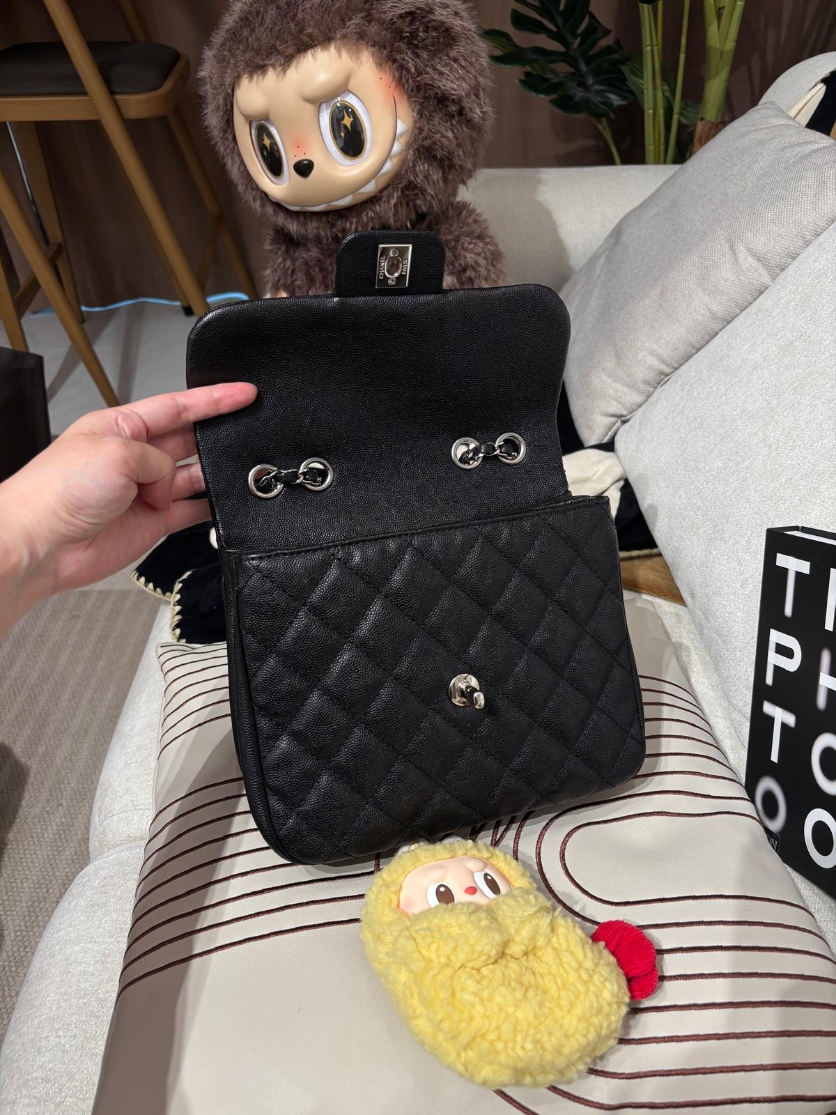 Chanel Classic Flap shoulder bag 100%Authentic, 98%New ✅25Card ✅Dust bag ✅Box