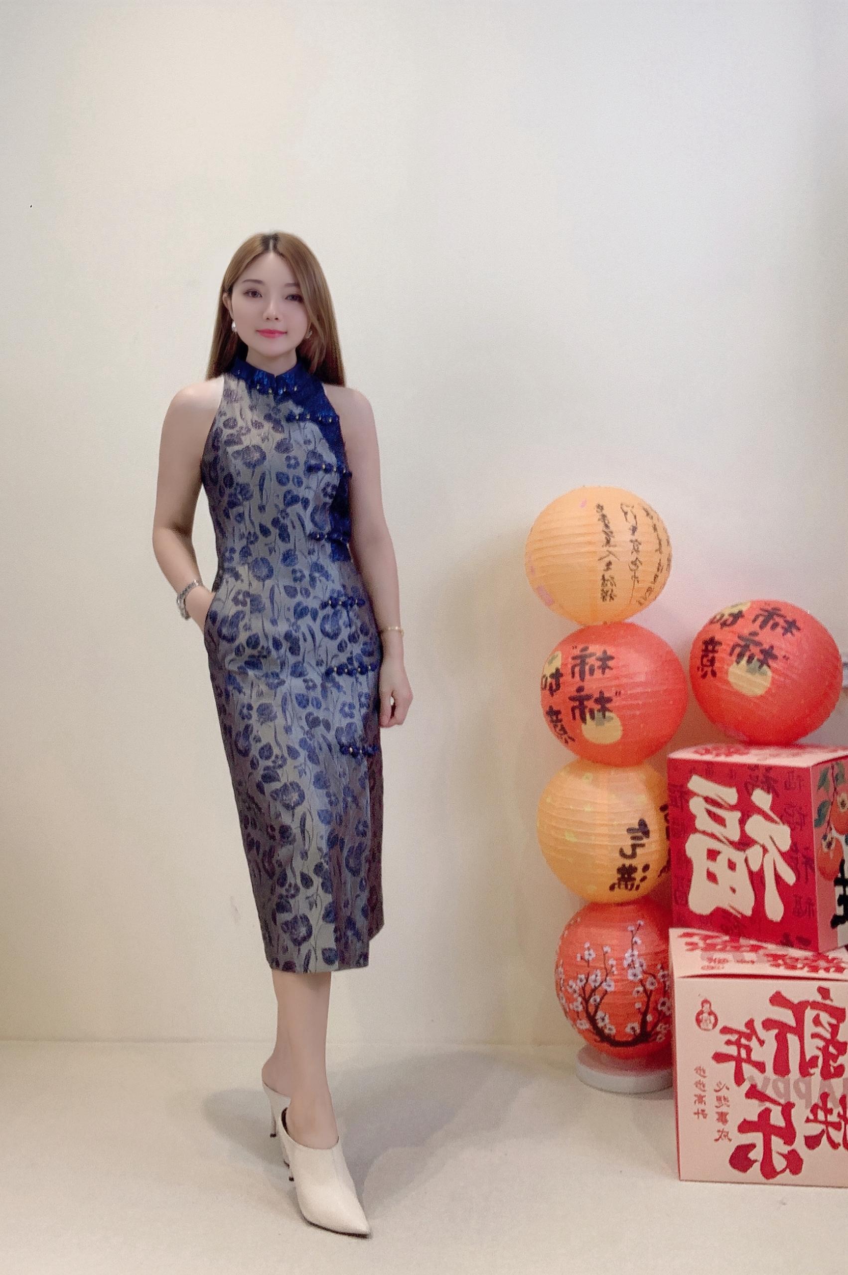 独家Cut in 露背旗袍 2136