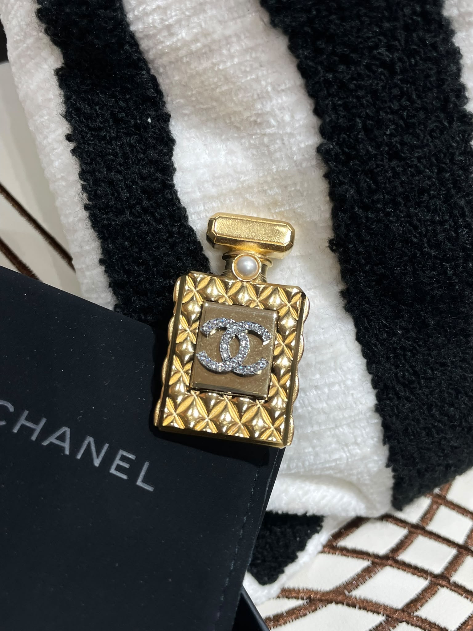 Chanel Booch 菱格紋香水樽CC閃石心口針 100%Authentic, 99%new✅dust bag✅box
