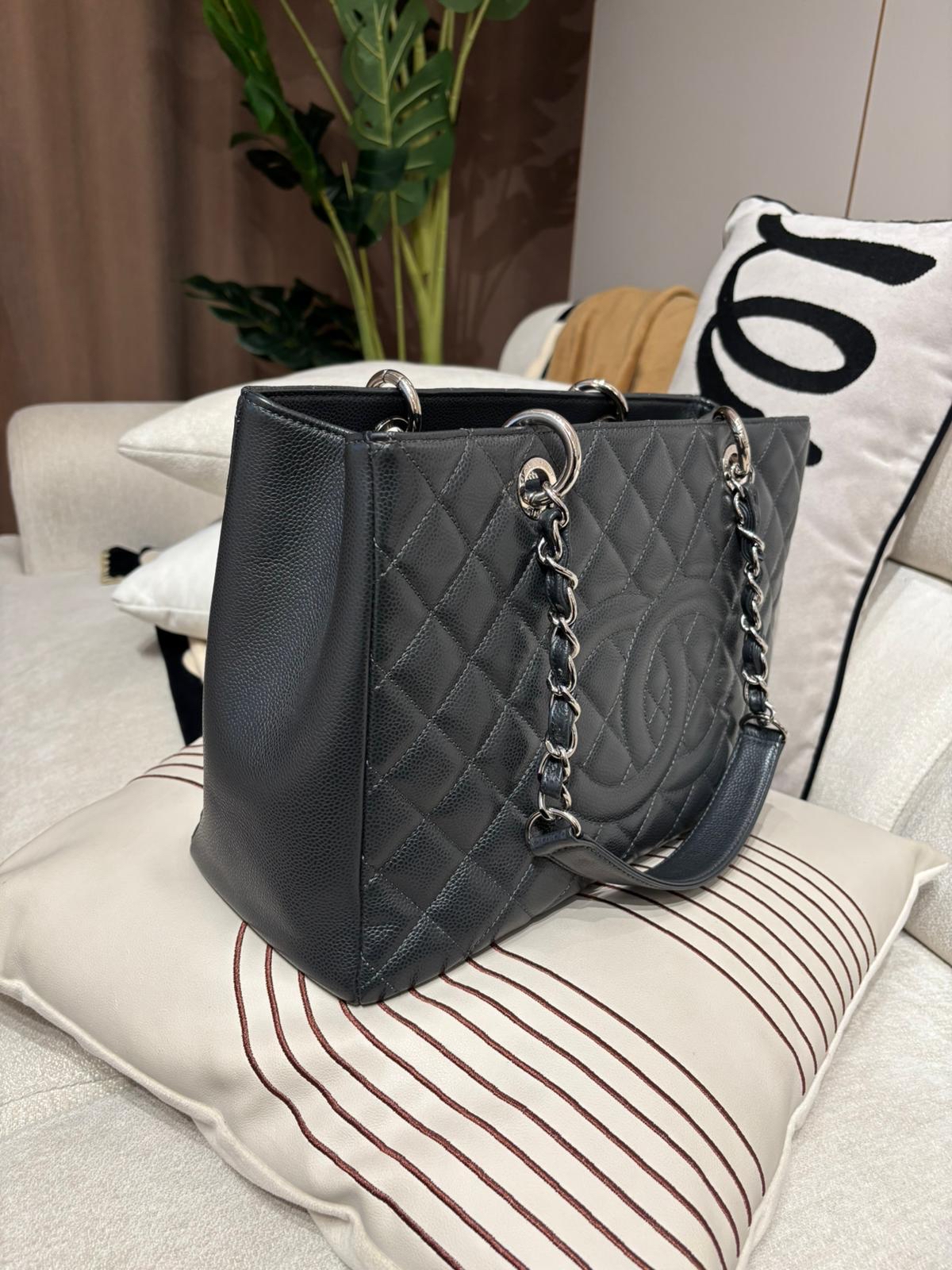 Chanel Gst grand shopping tote bag 100%Authentic, 95%New  ✅18card✅Dust bag