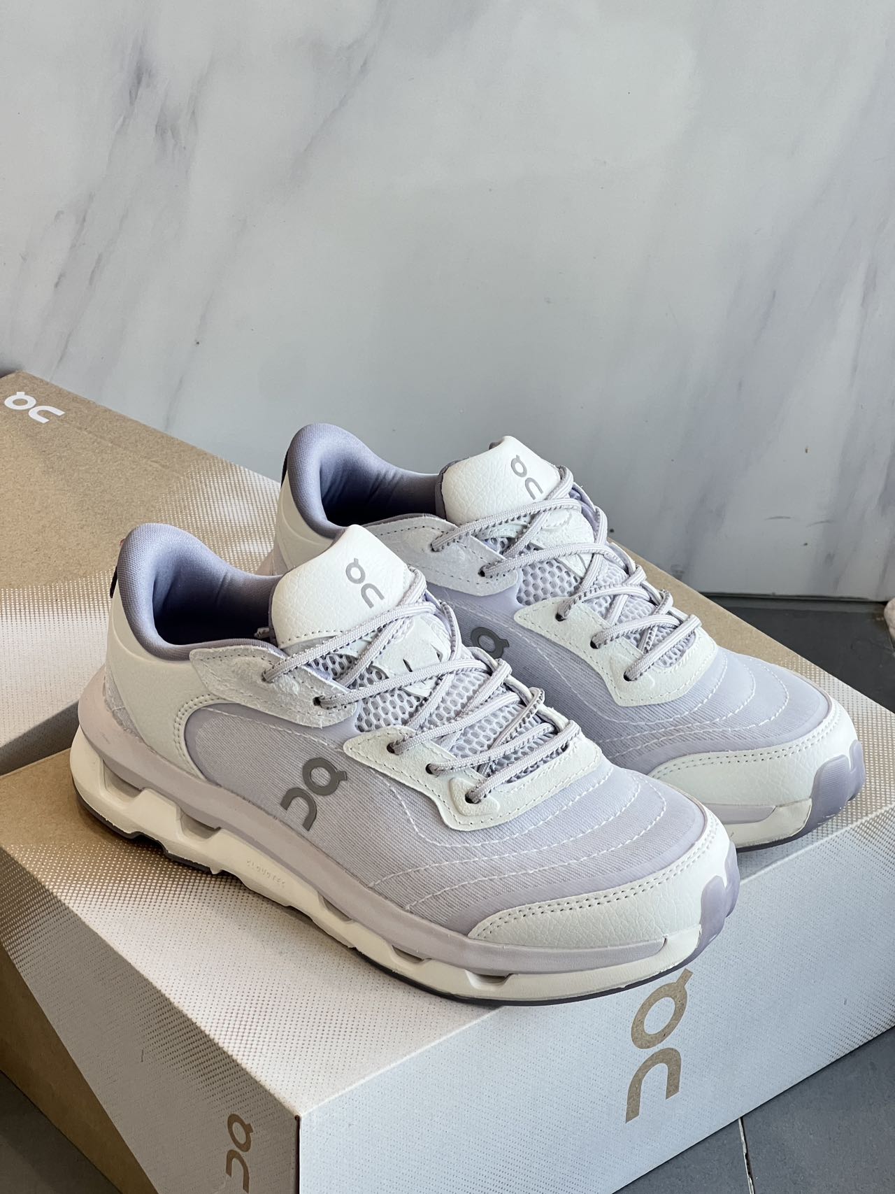 $388對。On 昂跑 Cloudzone Moon 2026 新品 情侶運動跑鞋