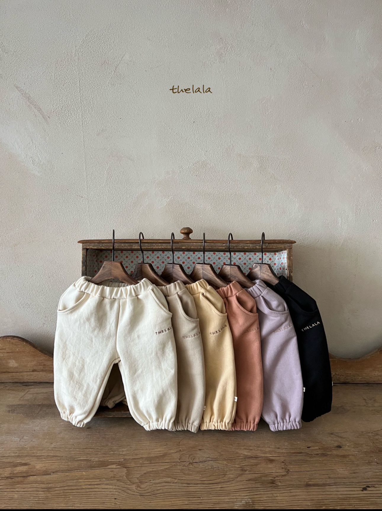 🌸預訂 韓國直送🌸🇰🇷THELALA六色標誌刺繡束腳運動褲