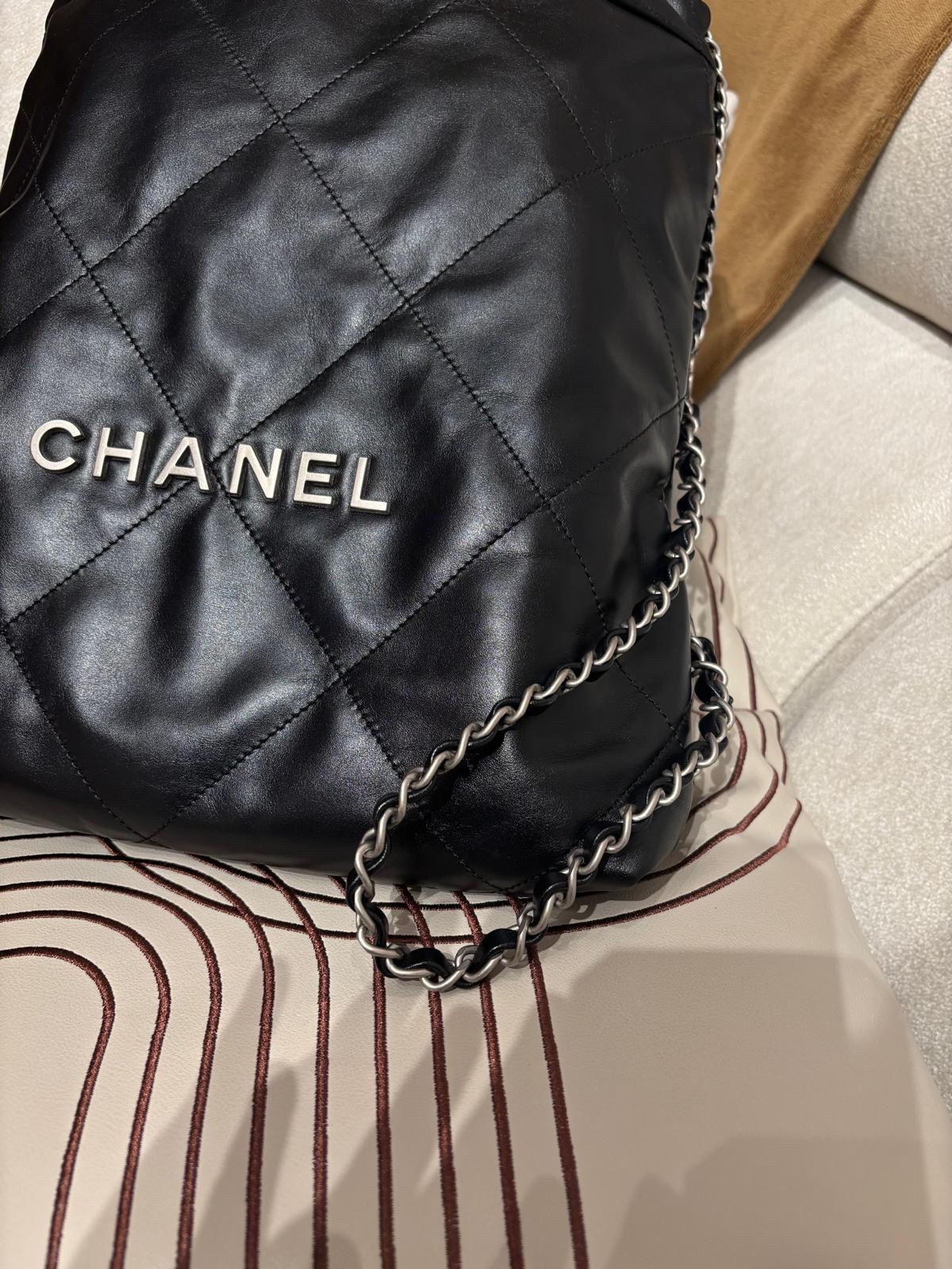 Chanel 22 backpack small calfskin 黑色牛皮銀字, 100%Authentic, 98%new ✅收據副本✅Dust bag