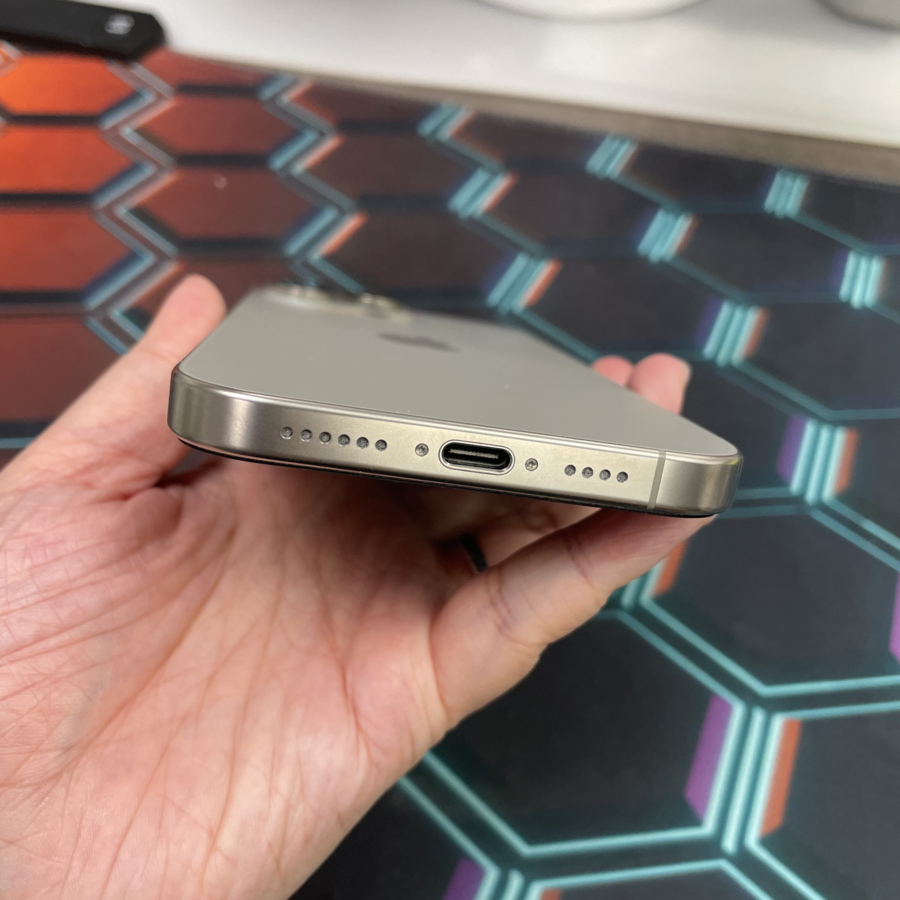 *8308 16 Pro max 完美機 256GB 電81 原色 gray