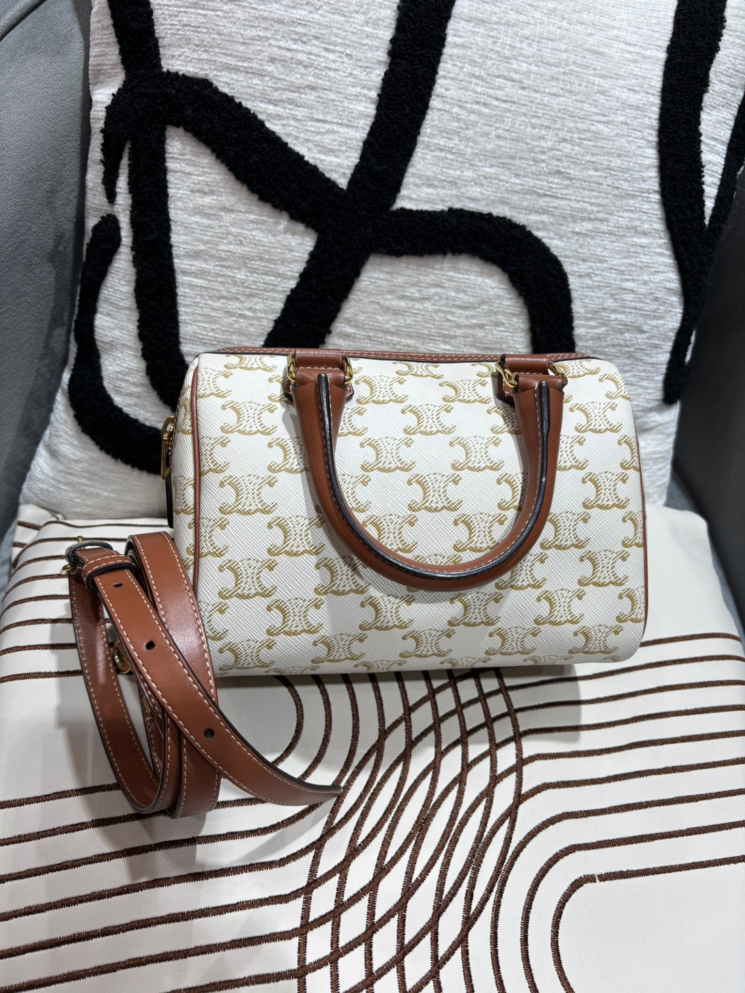 CELINE Triomphe Small Boston 2way bag 100%authentic, 95%New ✅Dust bag