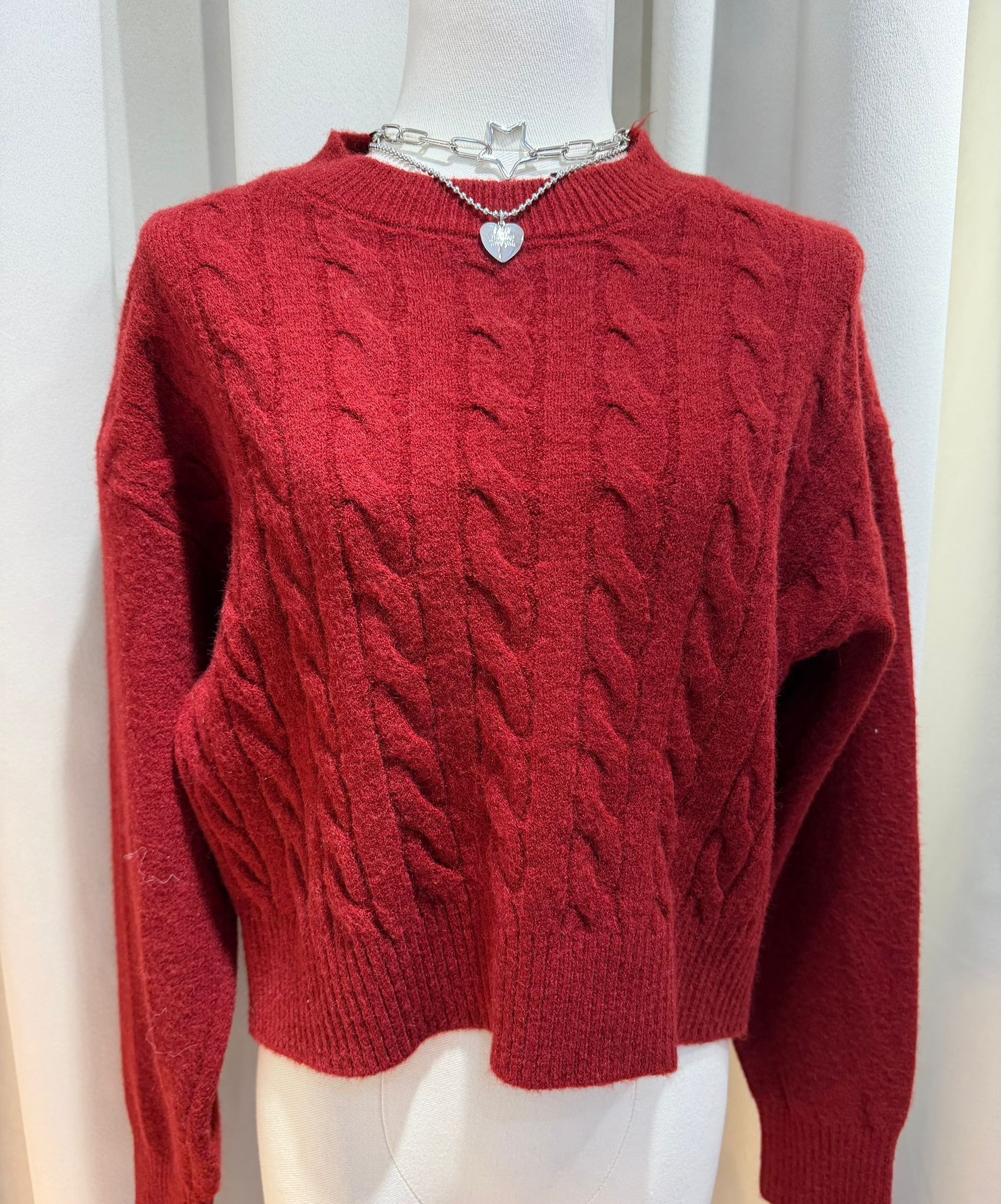 紅色絞花針織毛衣