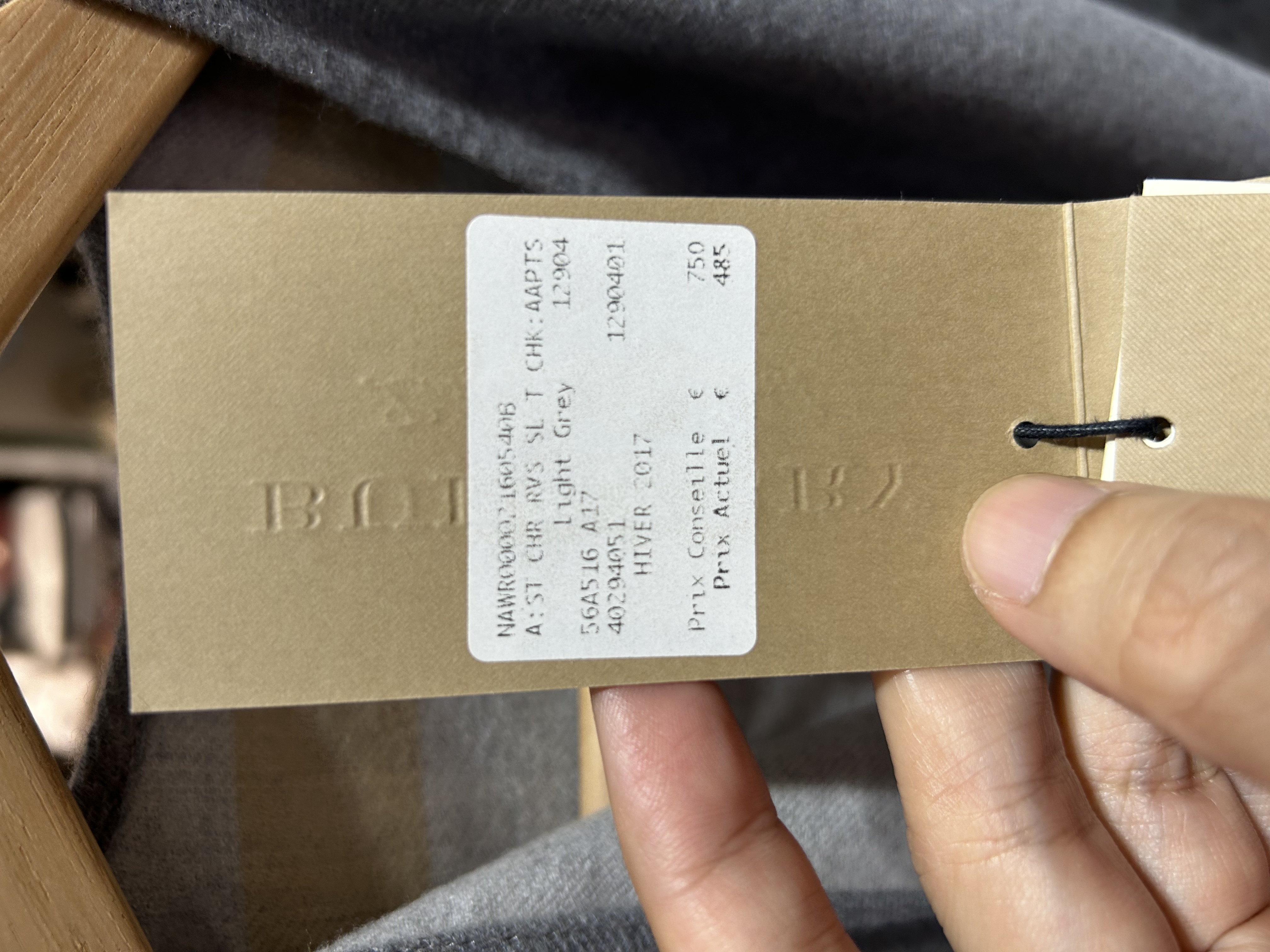 全新 Burberry BURBERRY Reversible Check Cape Scarf 灰色100%羊毛格紋雙面披肩圍巾 100% Wool scarf 100%Authentic, 全新未使用品
