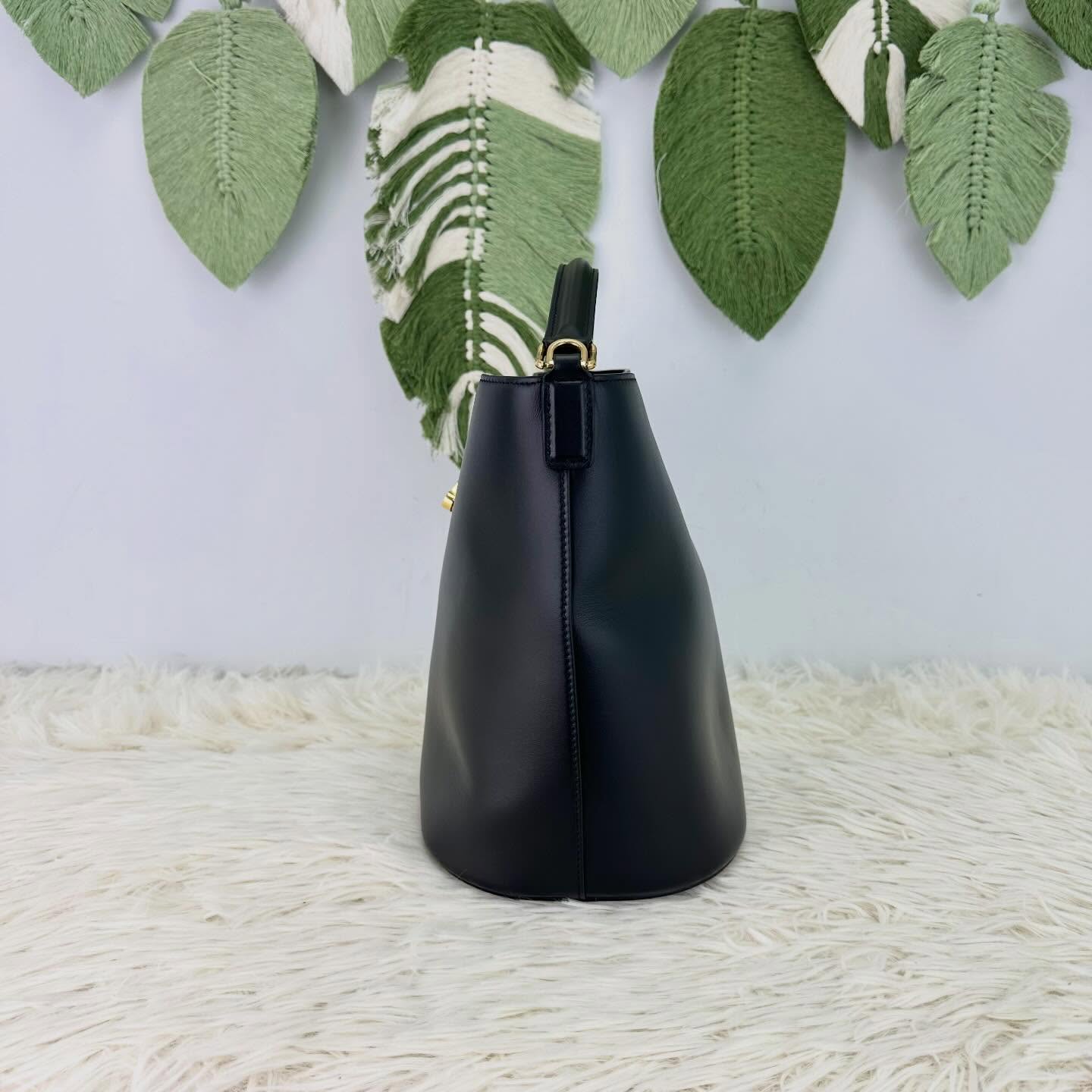 CELINE 🤍PRE OWNED LOUISE Medium Size 黑金水桶包 🖤