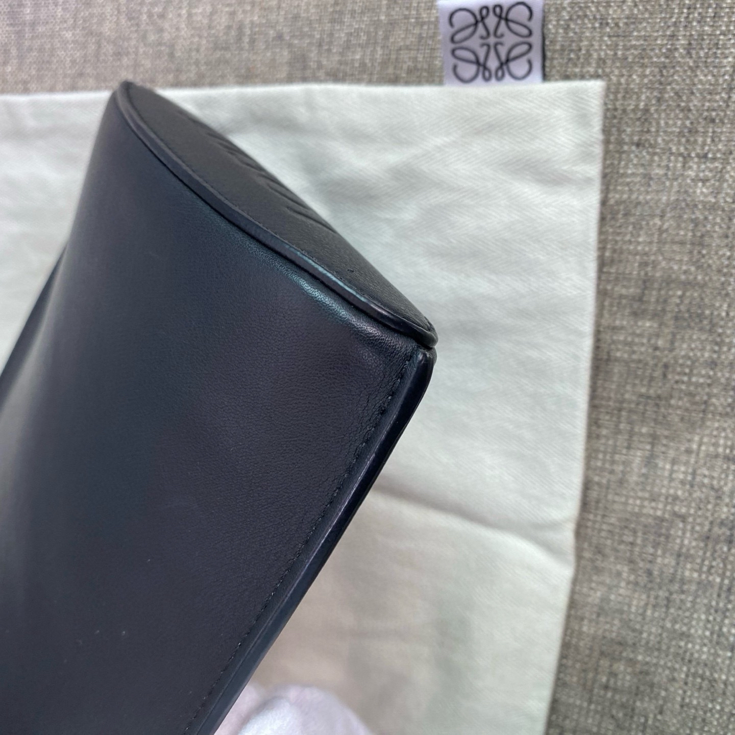 【預訂貨品】LOEWE黑色手機包