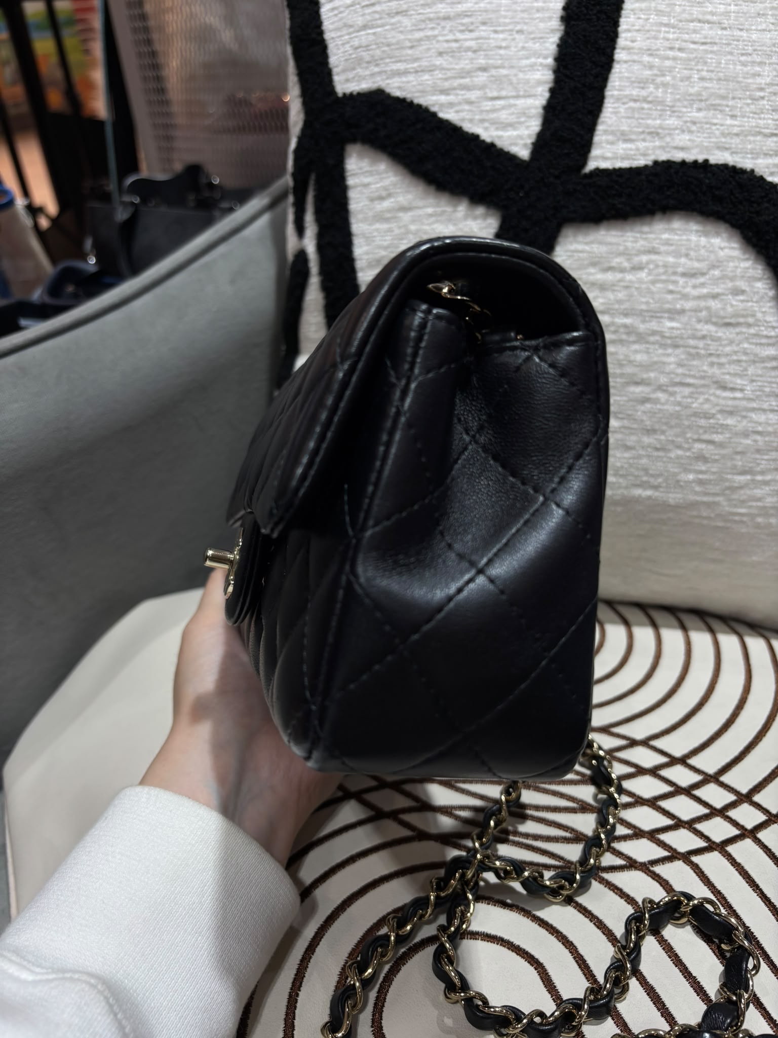 Chanel mini flap bag A69900黑金cf20,晶片 100%Authentic ,98%new  ✅晶片✅塵袋✅box
