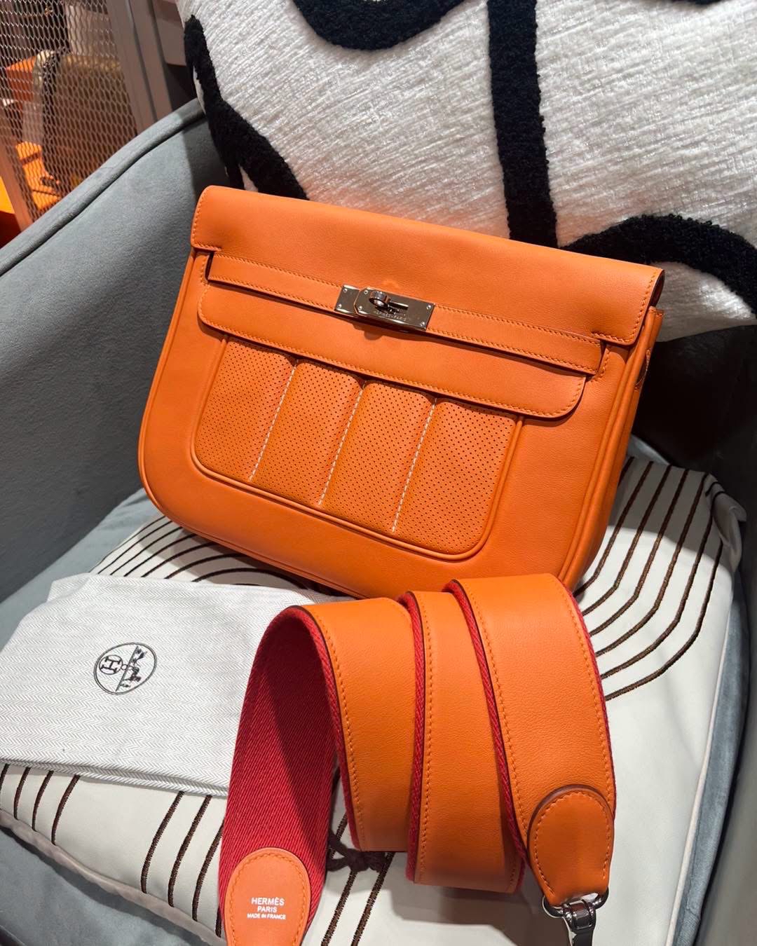 Hermes berline 28, Stamp T calfskin 100%Authentic ,98%new ✅dust bag✅strap  