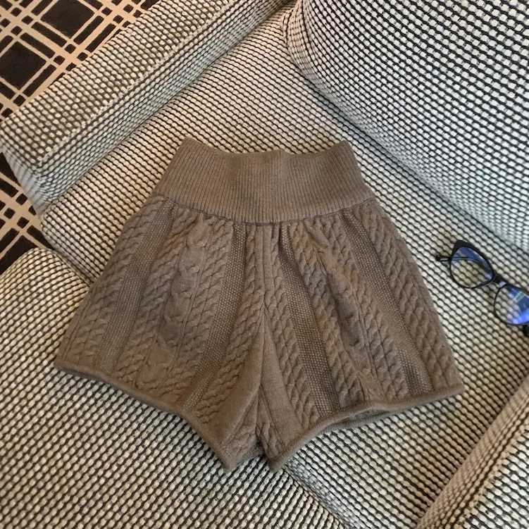 美德拉甜辣风松紧高腰麻花针织阔腿短裤女