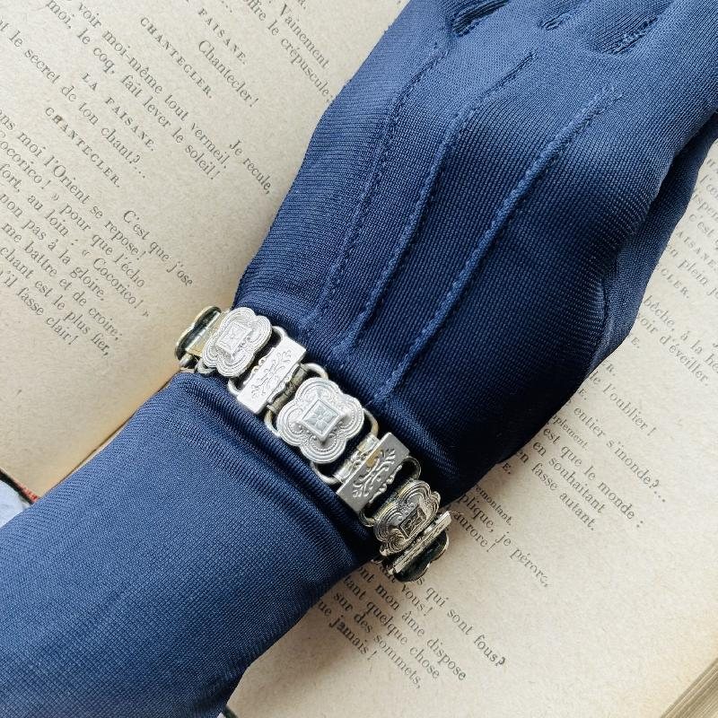 Vintage Mid-Century Engraved Pattern Book Chain Style Silver Tone Bracelet (MT1883)