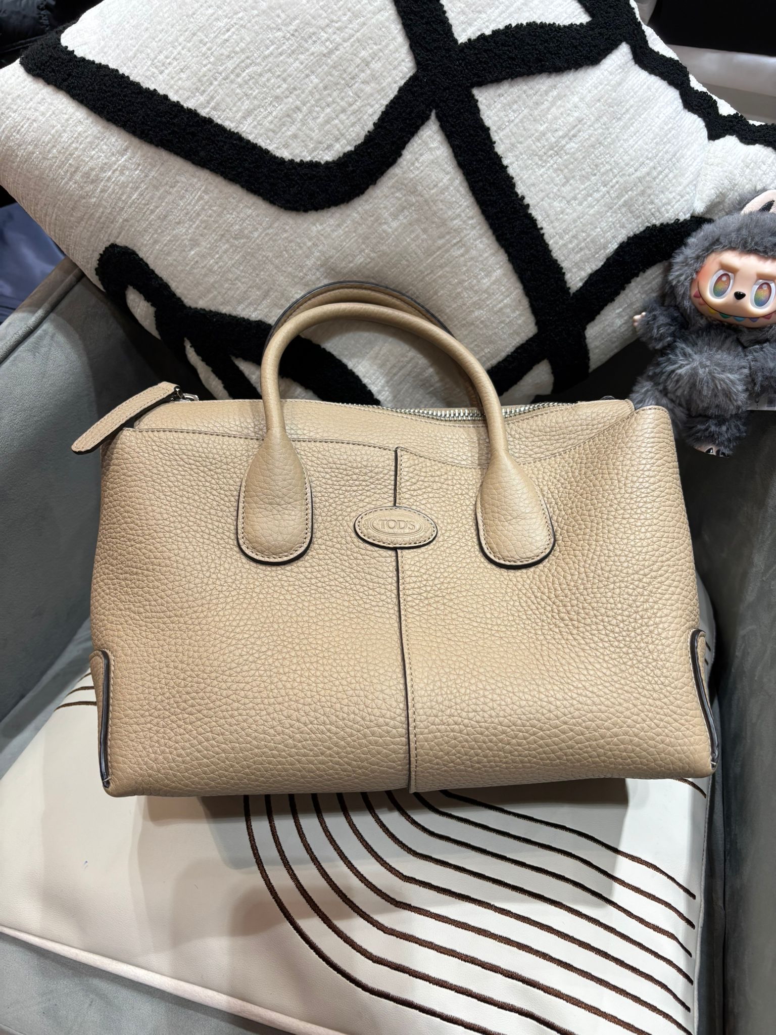 TOD’S Beige Calfskin Di Bag 2 way bag with pouch 米色小牛皮 100%Authentic, 98%anew ✅Strap✅Dust bag