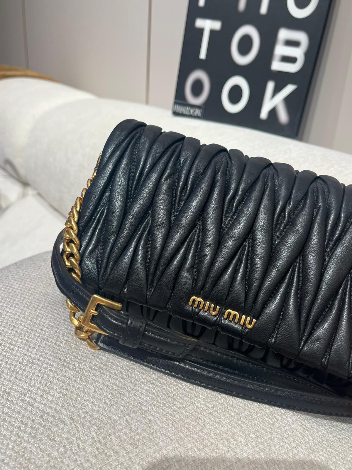 MIU MIU SHOULDER BAG 黑金斜孭袋 ,100%Authentic,98%new✅box 