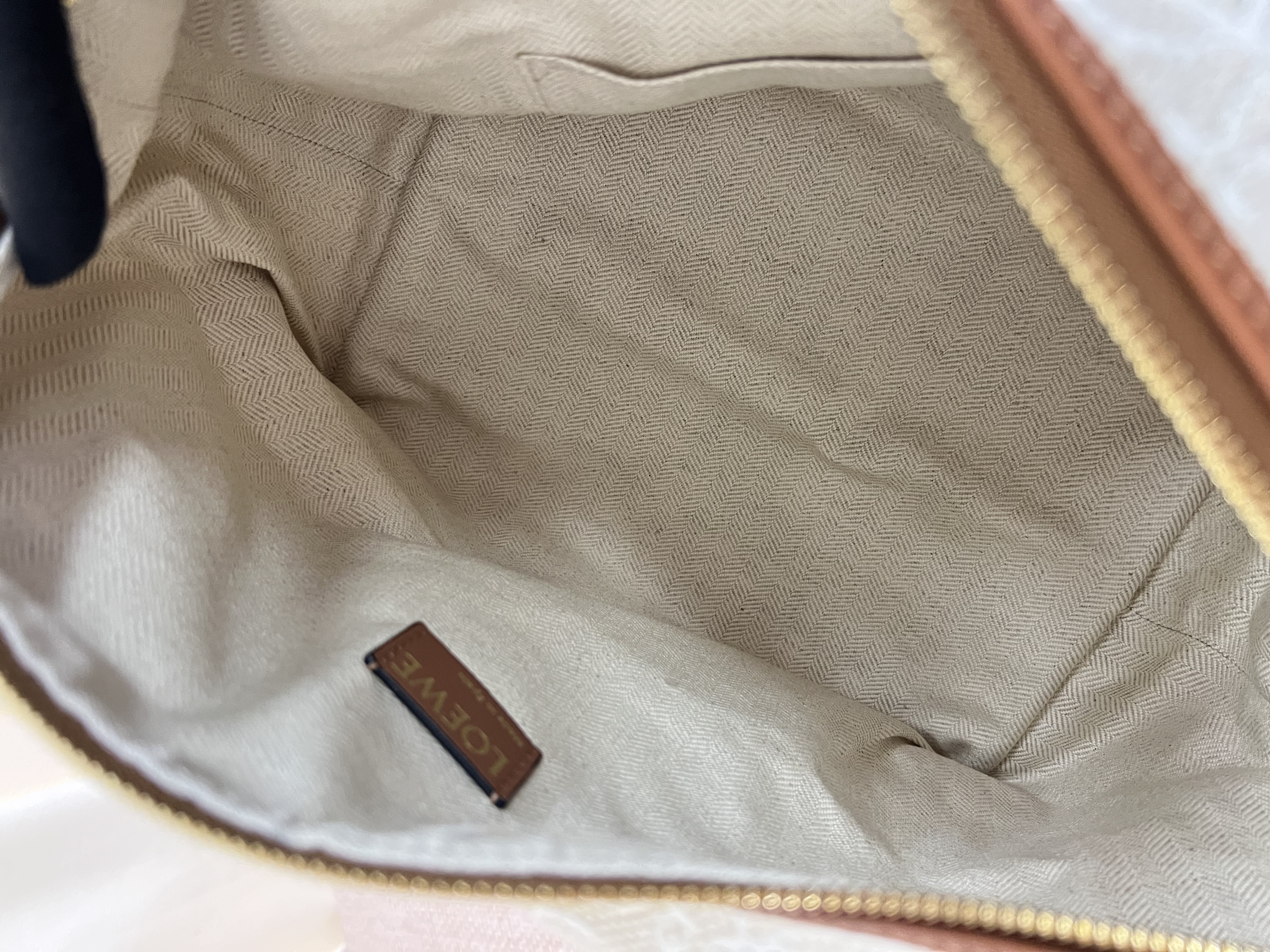 Pre-owned Loewe Cubi Anagram/ Product Code: 26041712