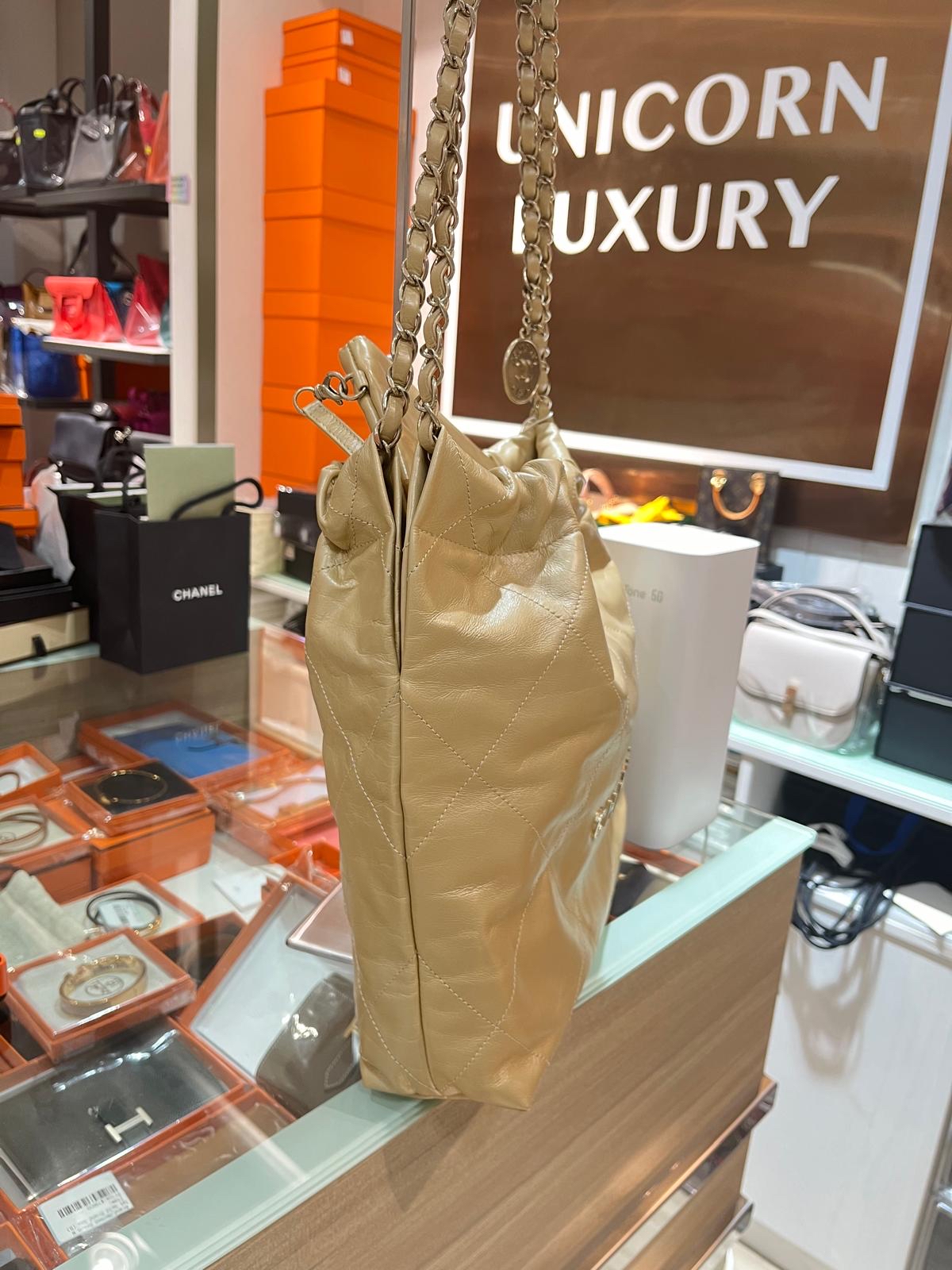 Chanel 22 small hobo 100%Authentic ,98%new ✅專門店收據✅chip✅dust bag✅box