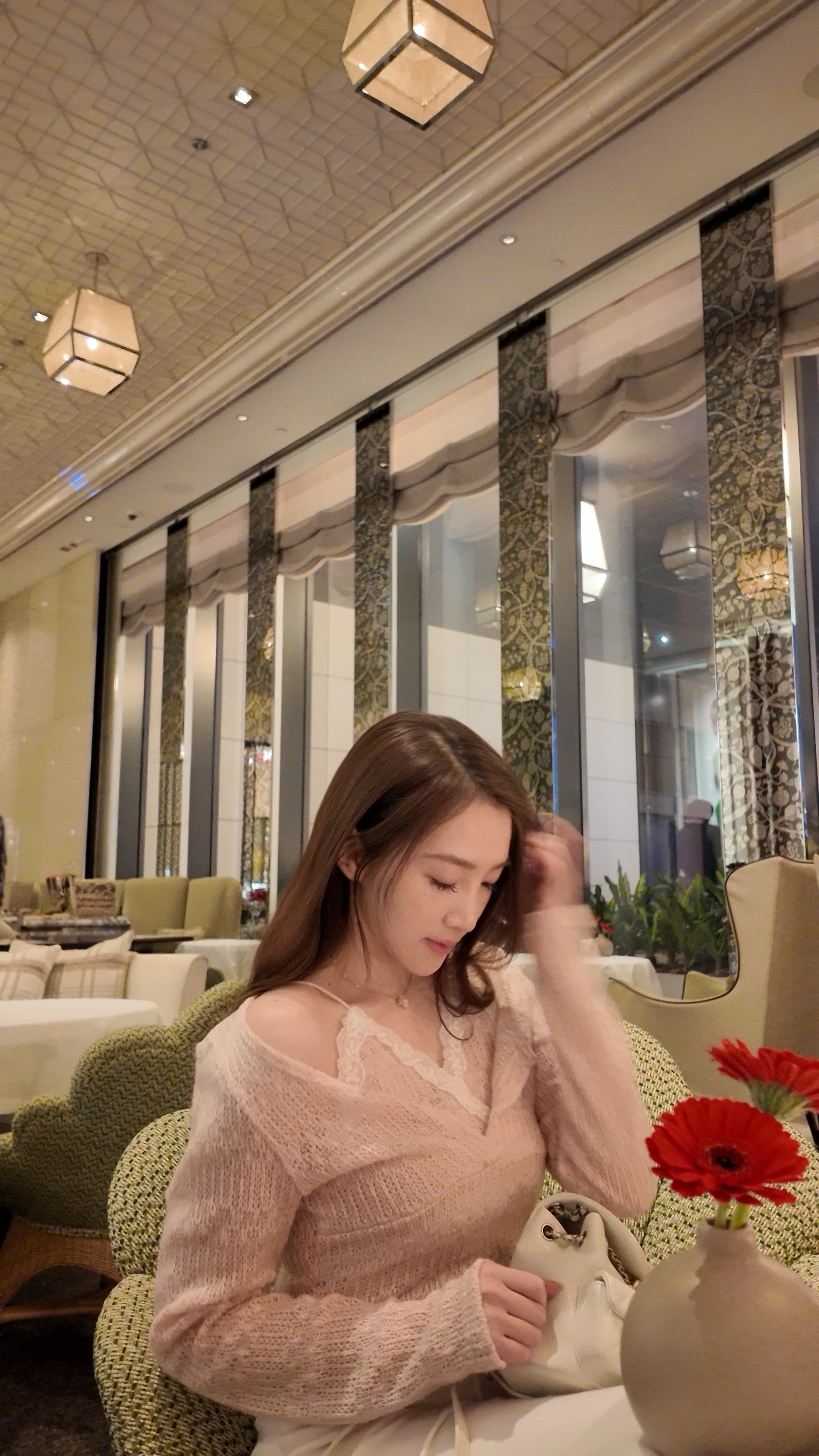 溫柔縷空假2件蕾絲吊帶小毛衣