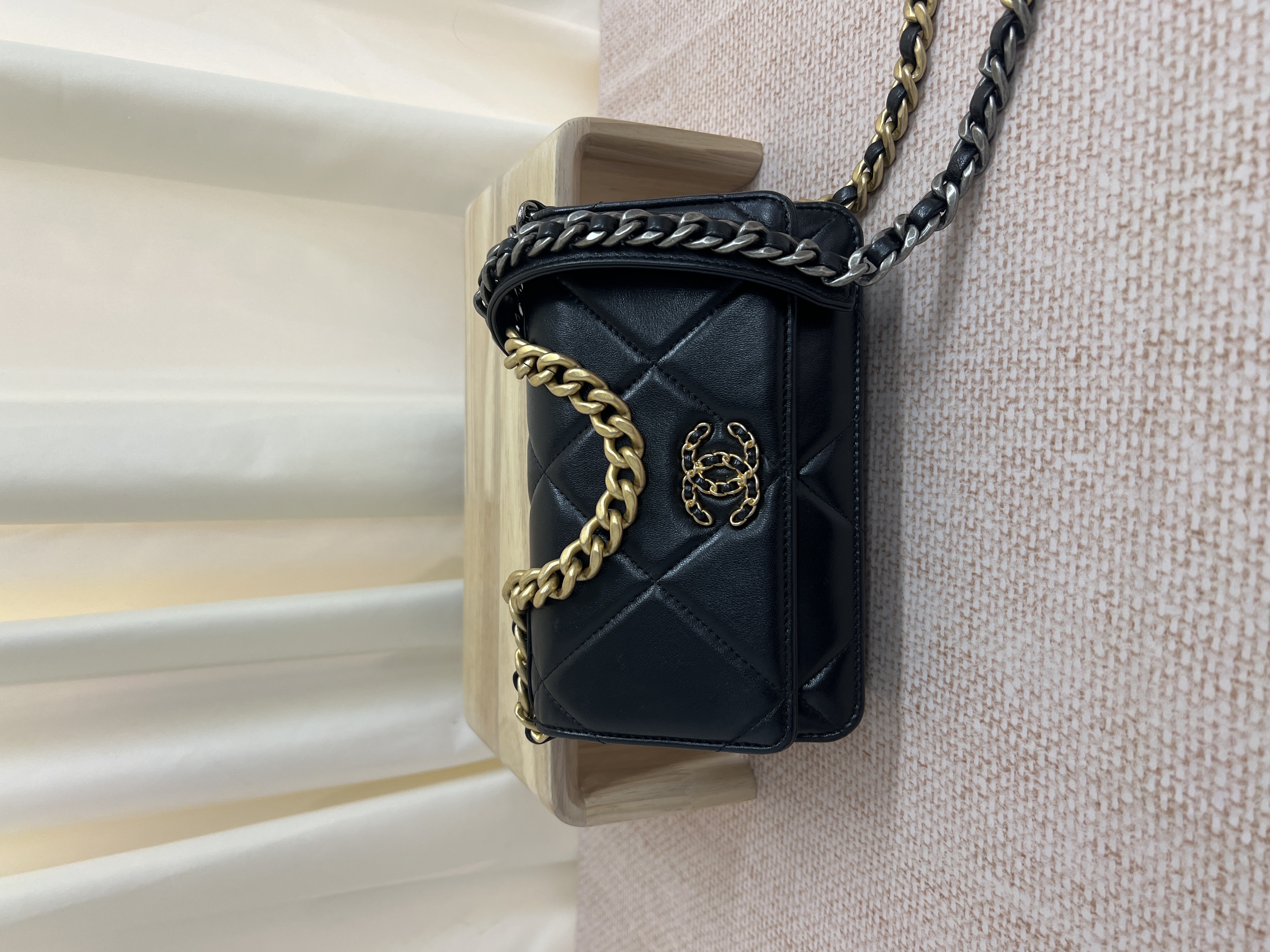 Pre-owned Chanel 19 WOC/ Product Code: 26031304