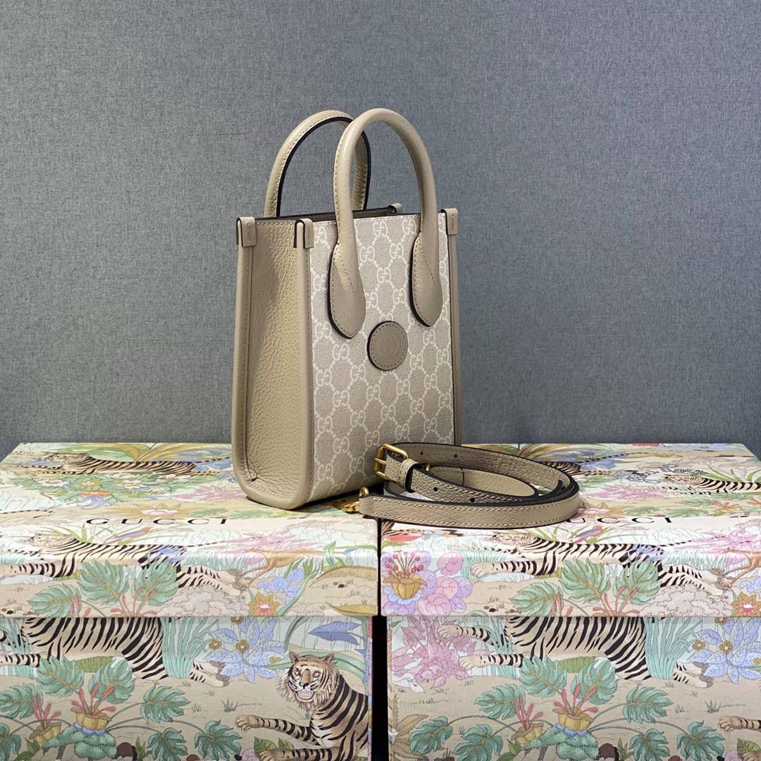 ▪大货实拍 𝐆𝐮𝐜𝐜𝐢 𝐁𝐞𝐢𝐠𝐞 𝐖𝐡𝐢𝐭𝐞燕麦色 型号：671623 尺寸：16*20*7cm