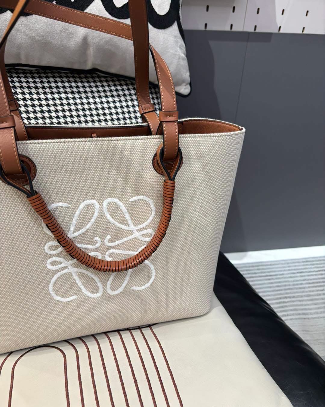 Loewe anagram tote bag  100%Authentic ,98%new✅塵袋